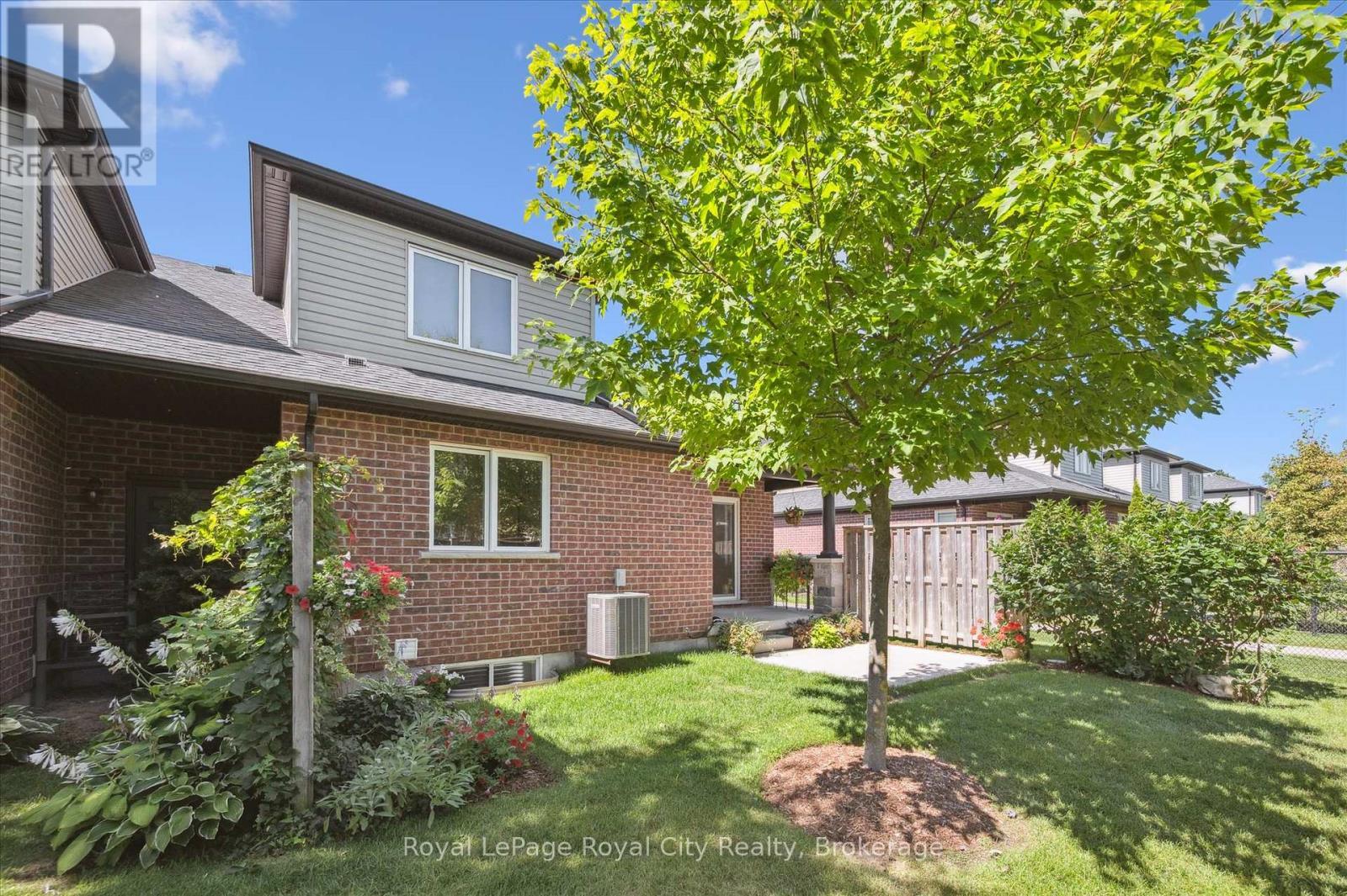 












52 ABERDEEN STREET

,
Centre Wellington (Fergus),




Ontario
N1M0C1

