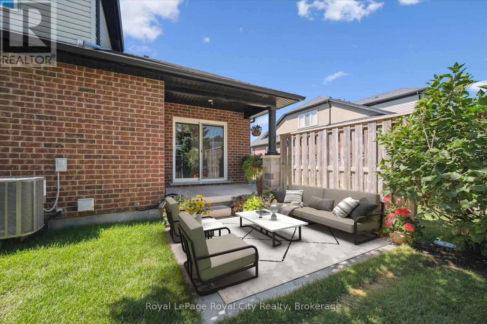 












52 ABERDEEN STREET

,
Centre Wellington (Fergus),




Ontario
N1M0C1

