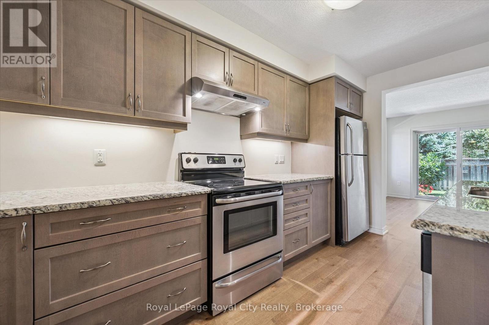 












52 ABERDEEN STREET

,
Centre Wellington (Fergus),




Ontario
N1M0C1

