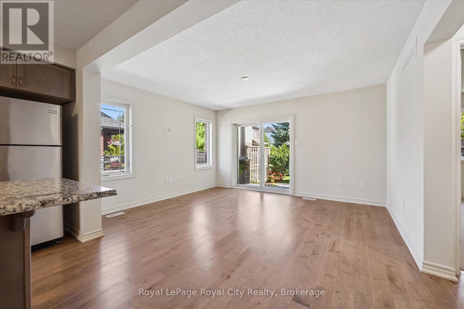 












52 ABERDEEN STREET

,
Centre Wellington (Fergus),




Ontario
N1M0C1

