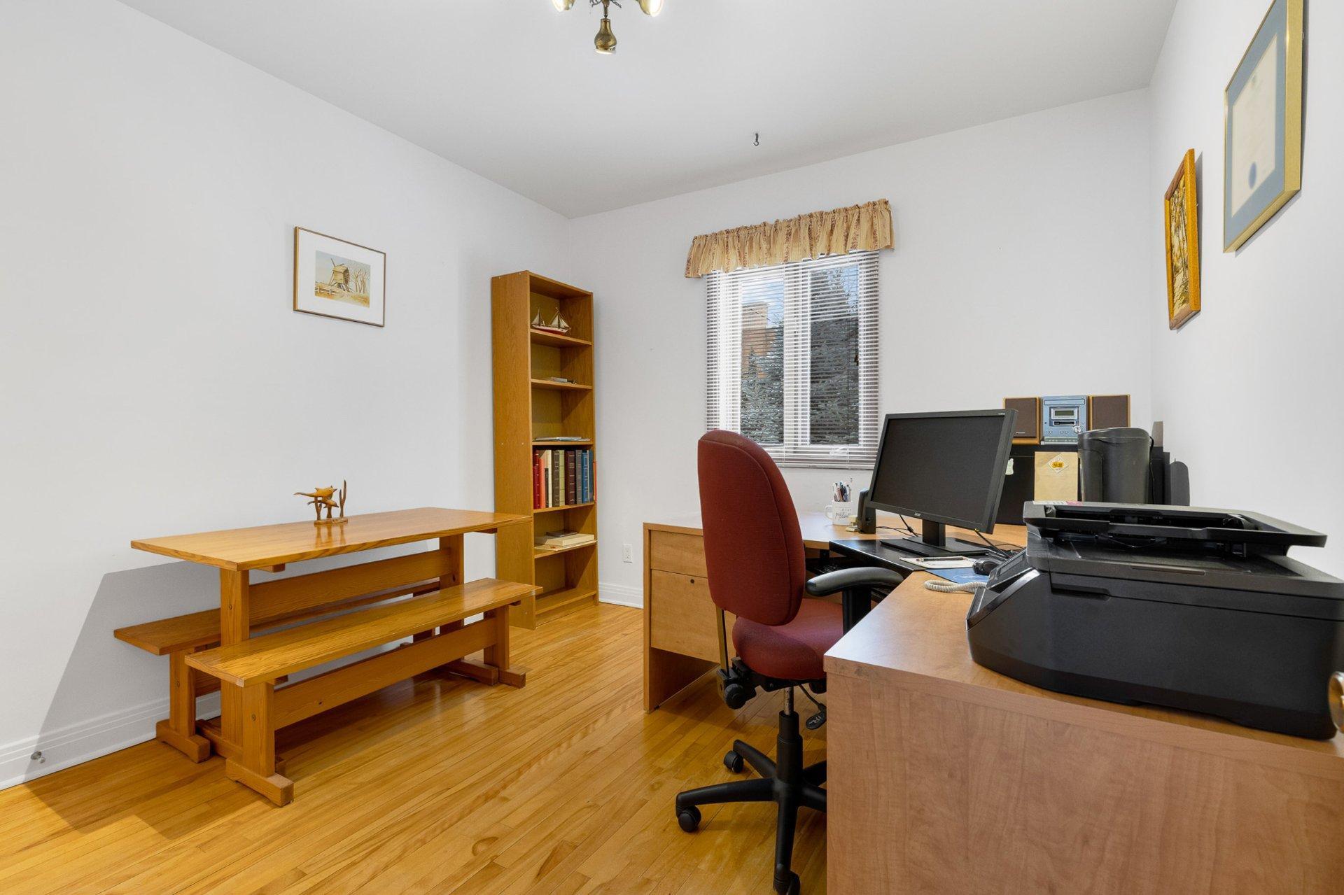 









1370


Rue Lépine

,
Montréal (Saint-Laurent),




QC
H4L4N6

