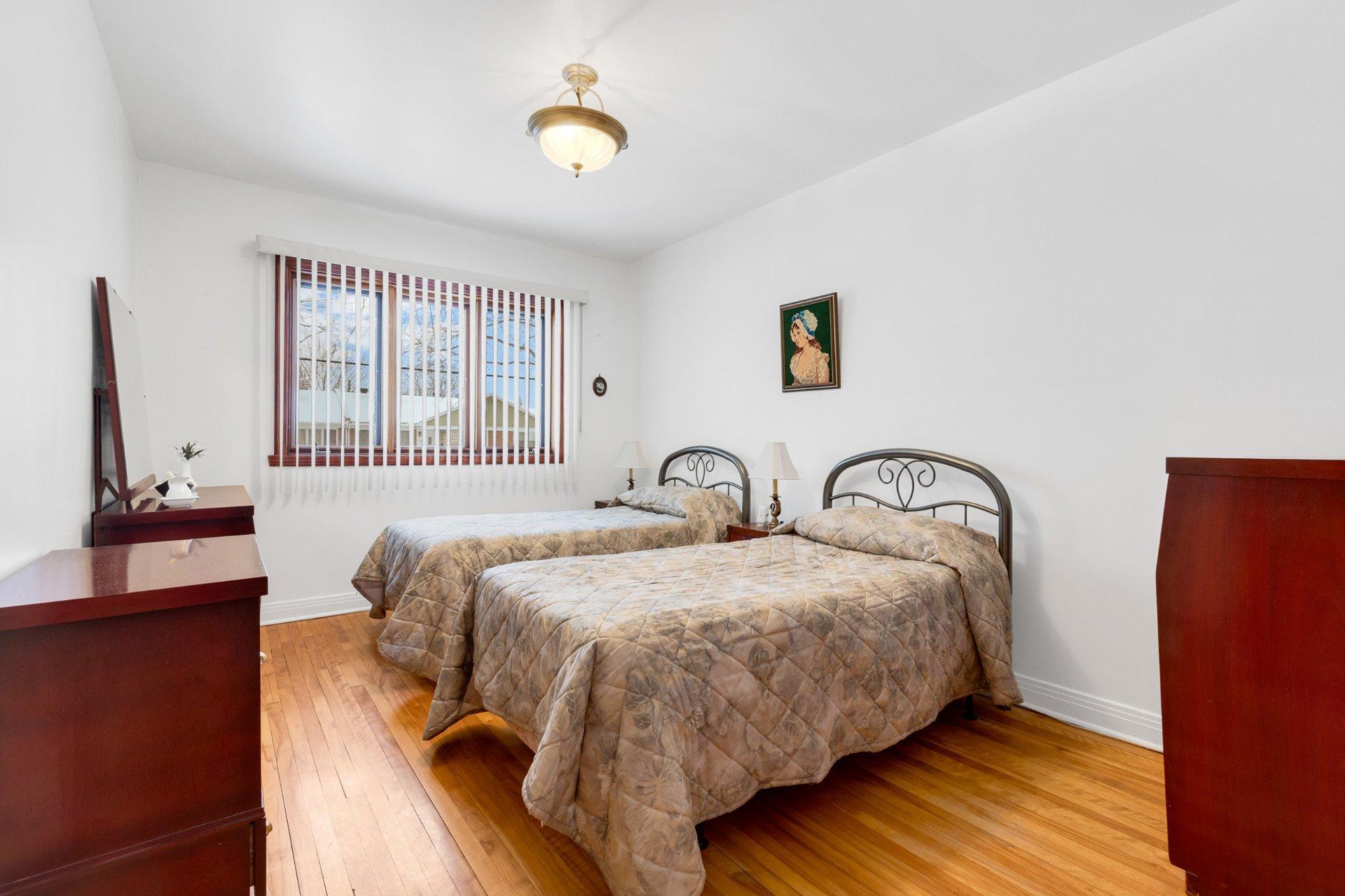 









1370


Rue Lépine

,
Montréal (Saint-Laurent),




QC
H4L4N6

