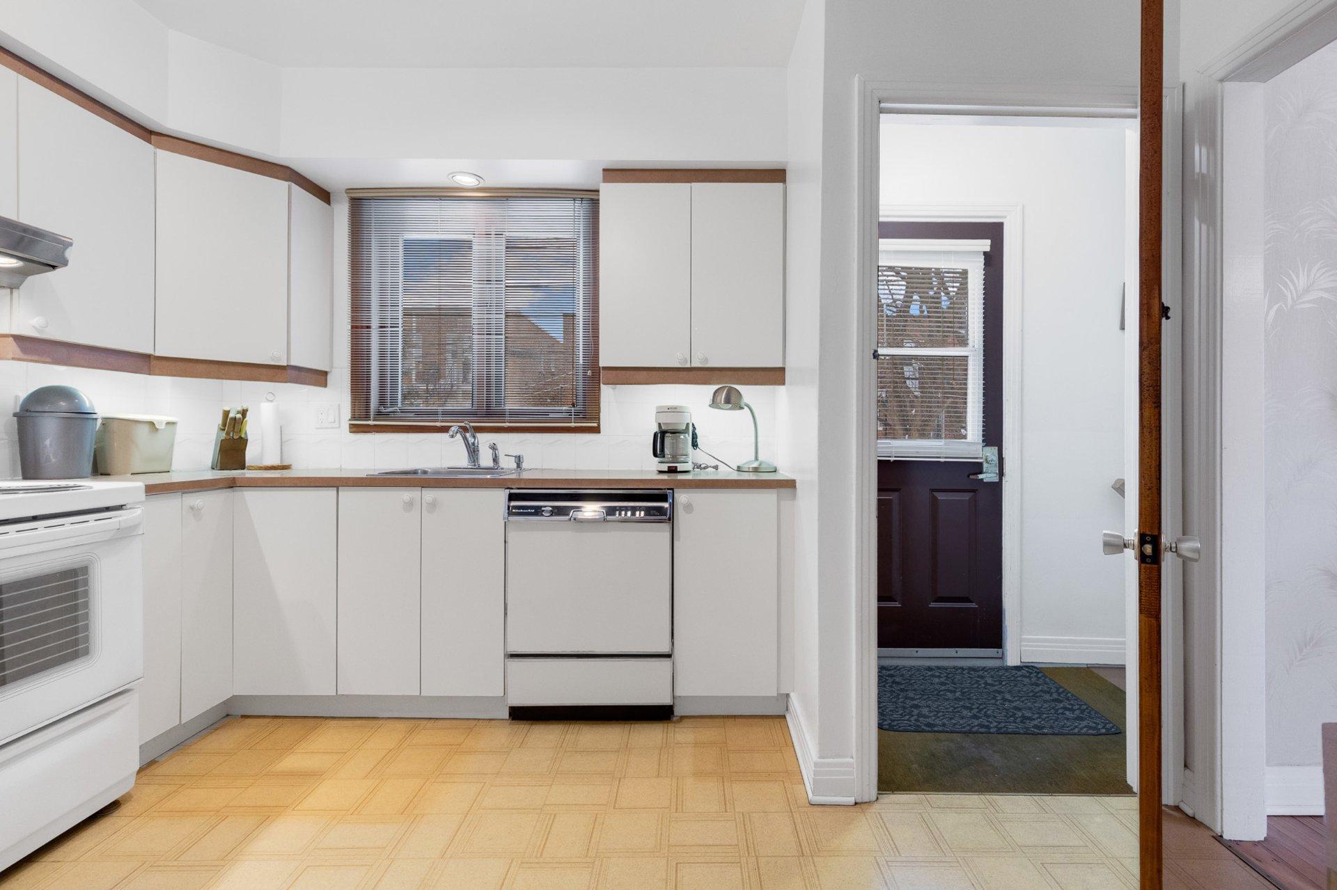 









1370


Rue Lépine

,
Montréal (Saint-Laurent),




QC
H4L4N6

