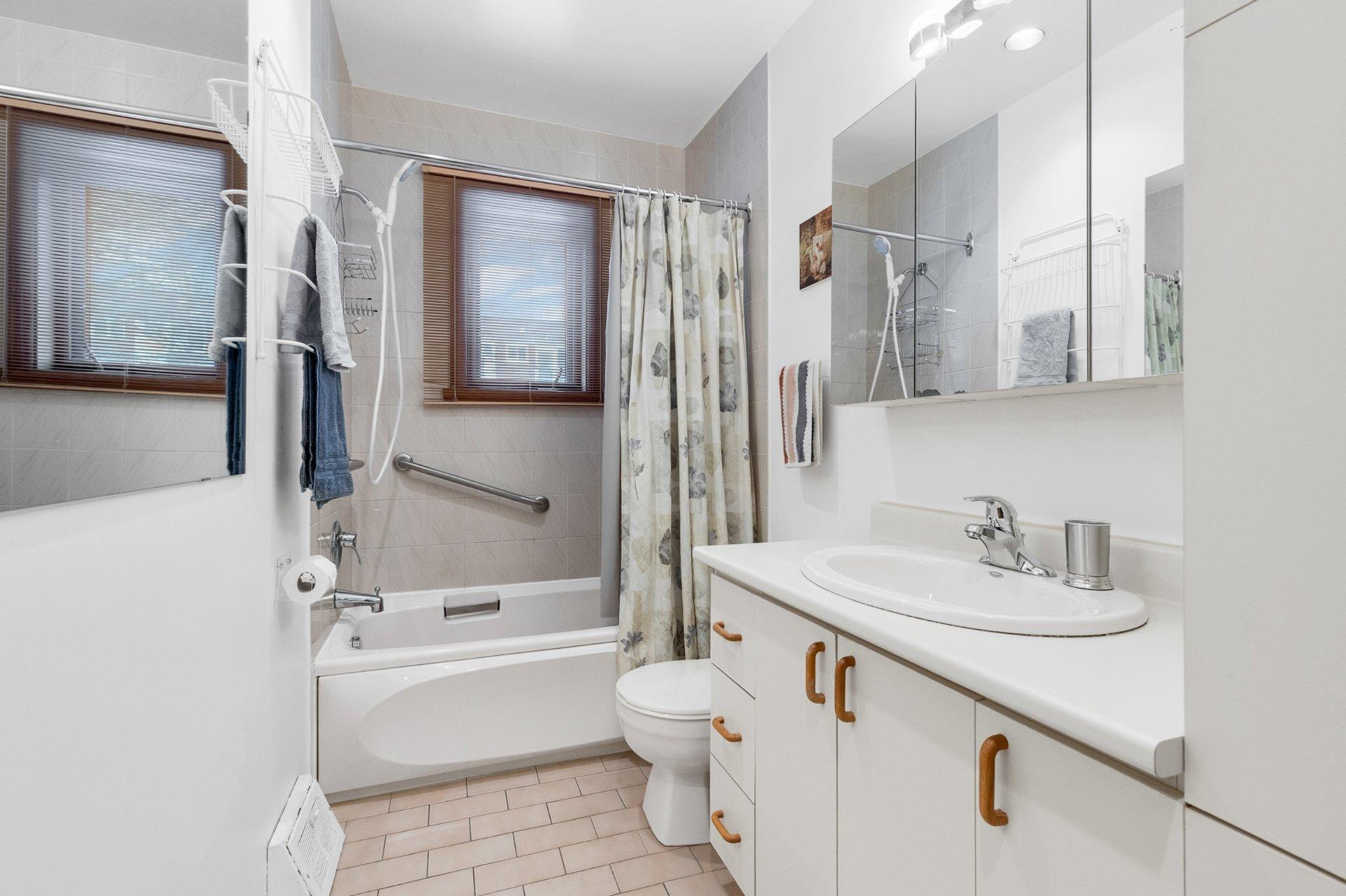 









1370


Rue Lépine

,
Montréal (Saint-Laurent),




QC
H4L4N6

