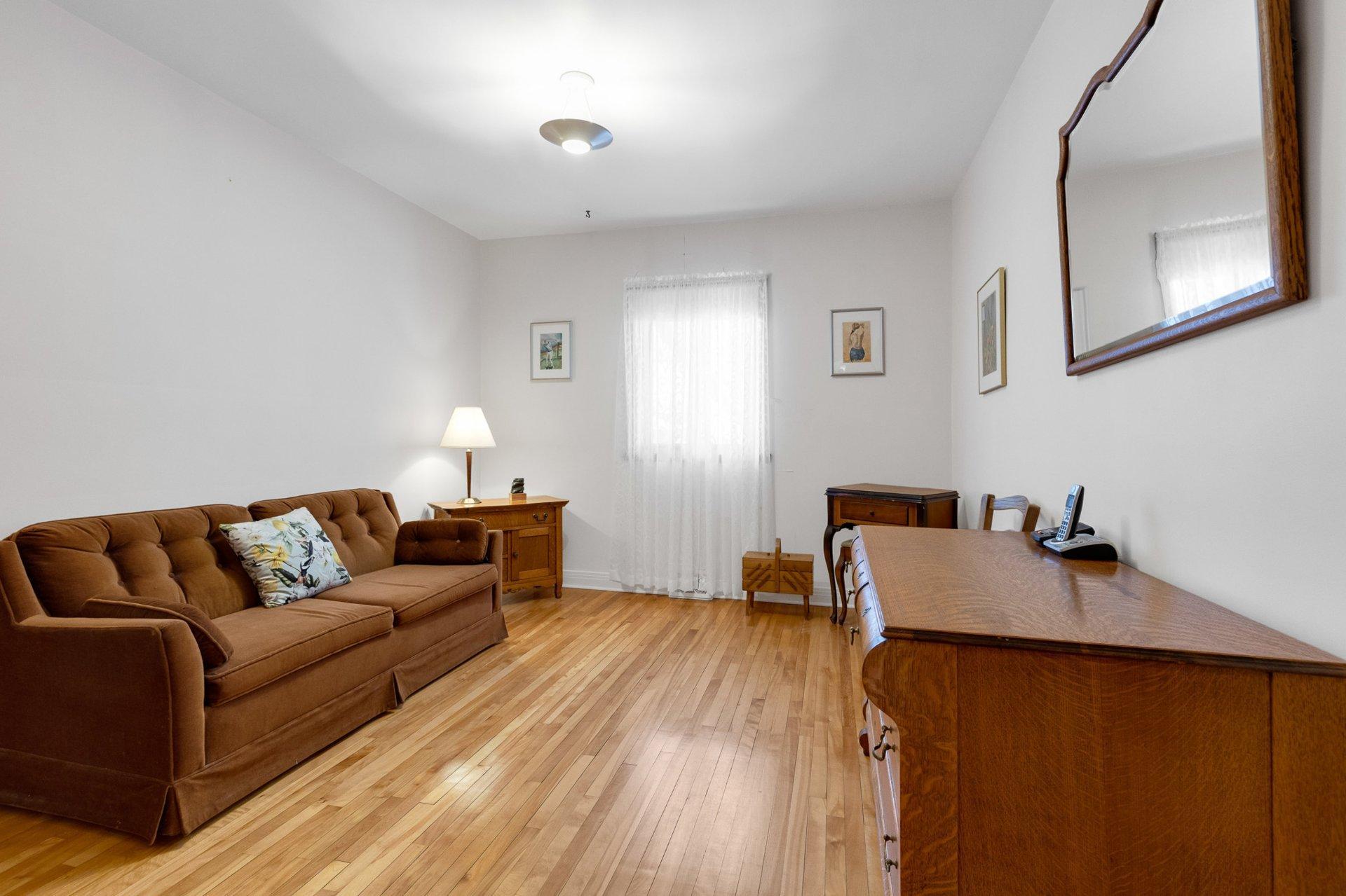 









1370


Rue Lépine

,
Montréal (Saint-Laurent),




QC
H4L4N6

