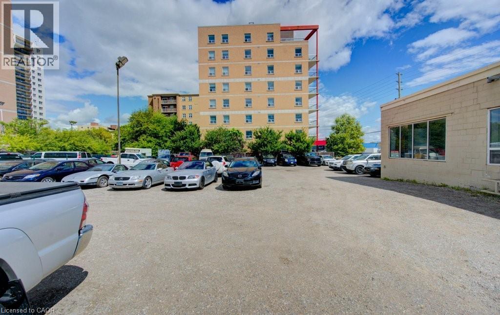 












24-26 UNIVERSITY Avenue E

,
Waterloo,







Ontario
N2J2V8

