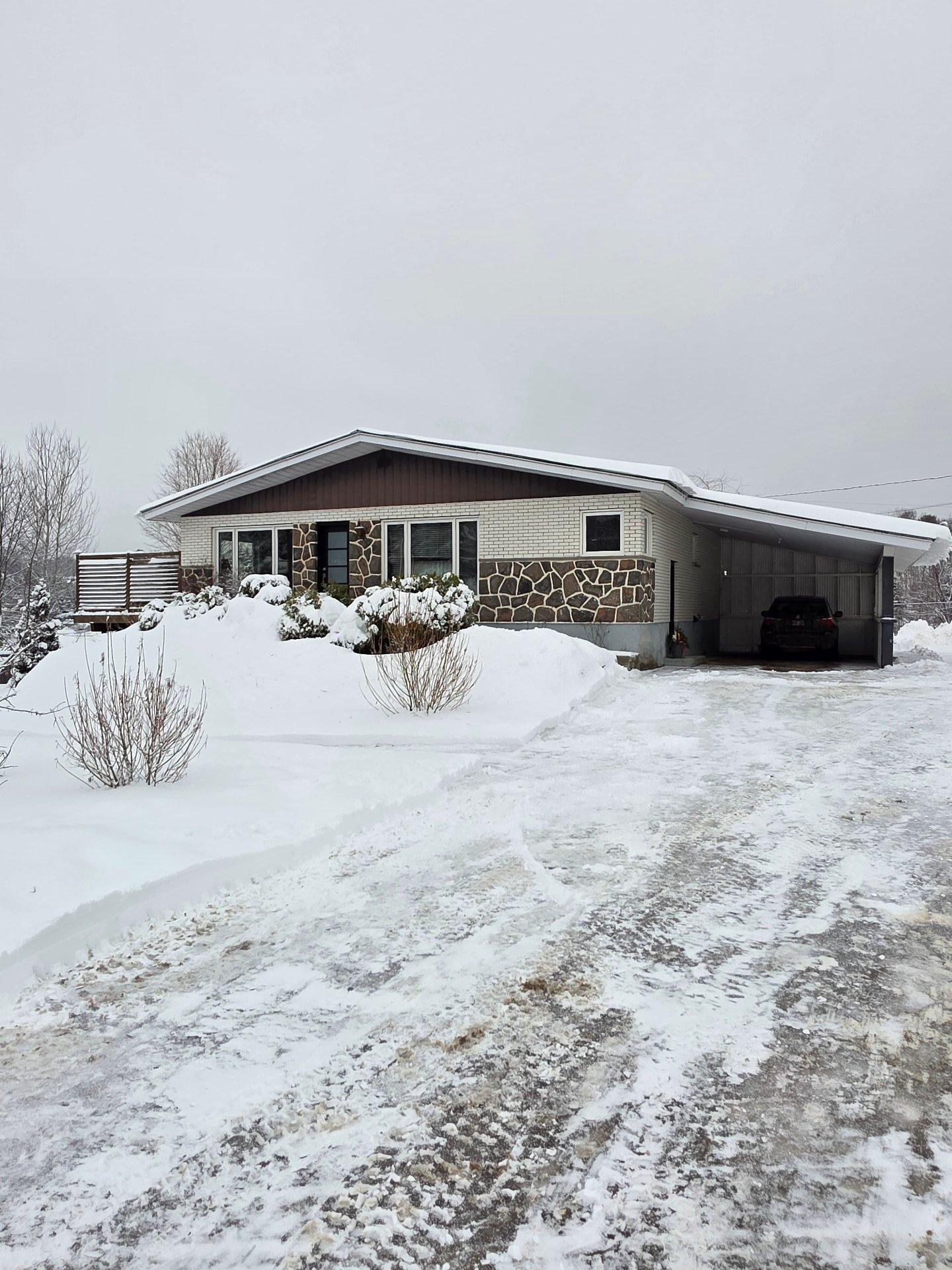 









2110


Route Louis-Cyr

,
Saint-Jean-de-Matha,




QC
J0K2S0

