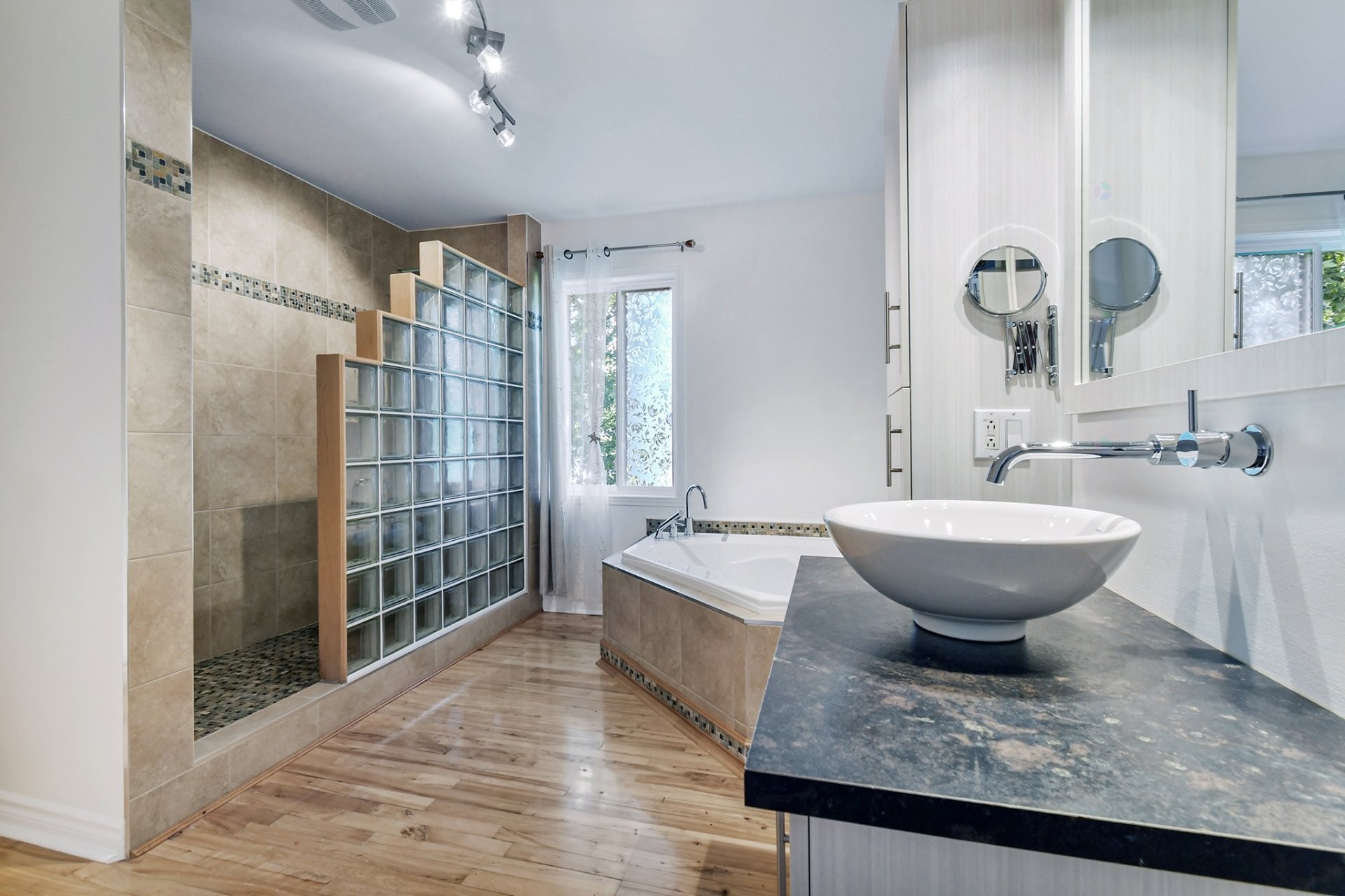 









875


Rg de l'Achigan

,
L'Assomption,




QC
J5W3N3

