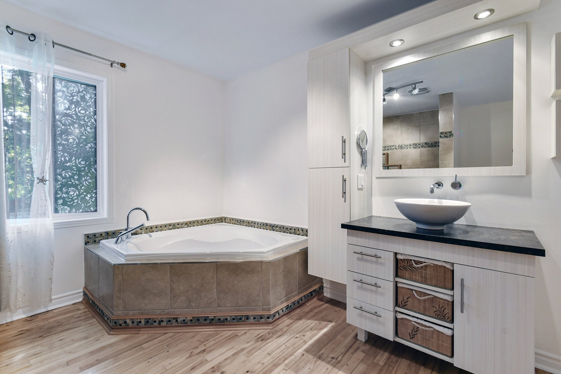 









875


Rg de l'Achigan

,
L'Assomption,




QC
J5W3N3

