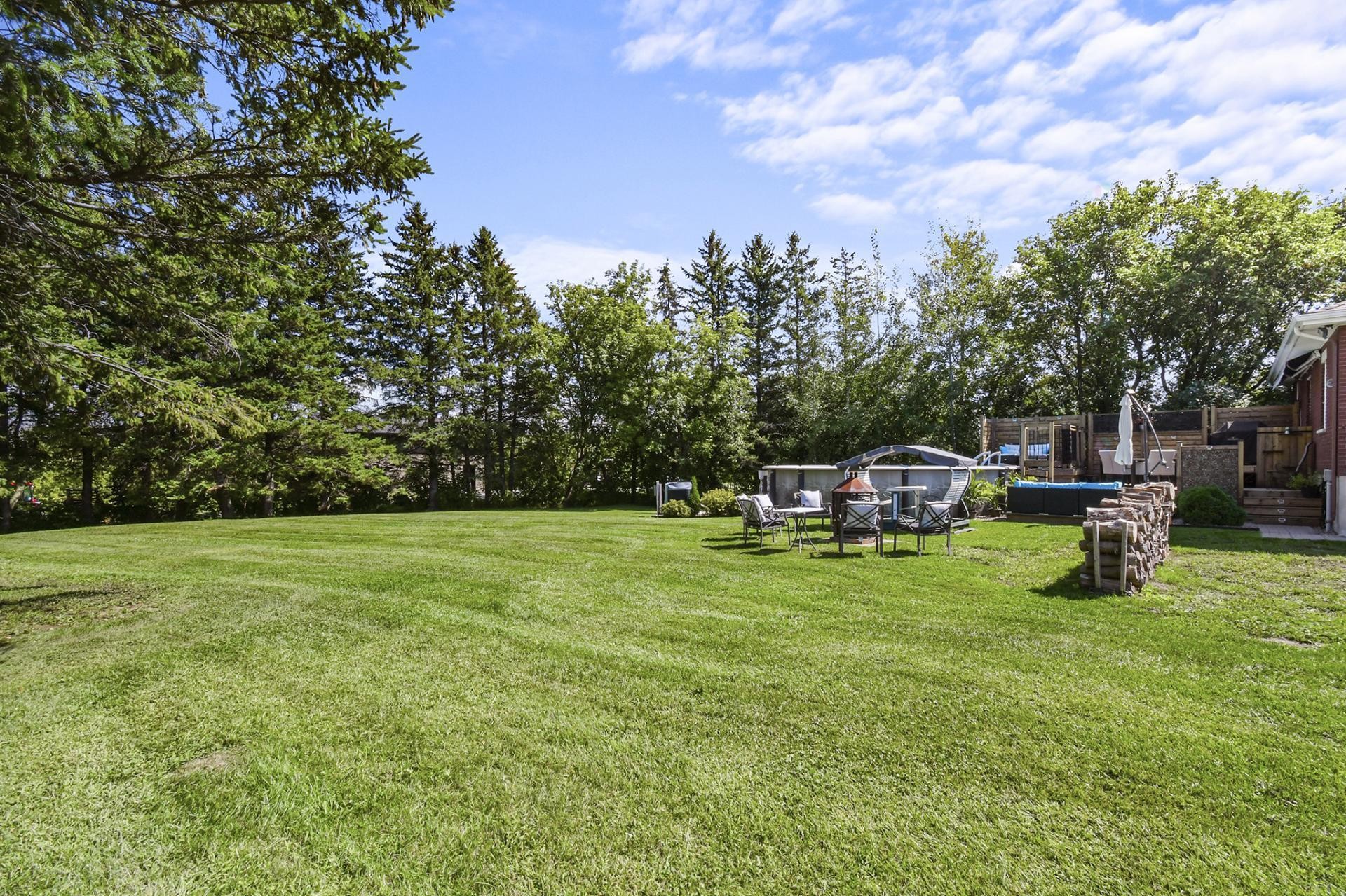 









875


Rg de l'Achigan

,
L'Assomption,




QC
J5W3N3

