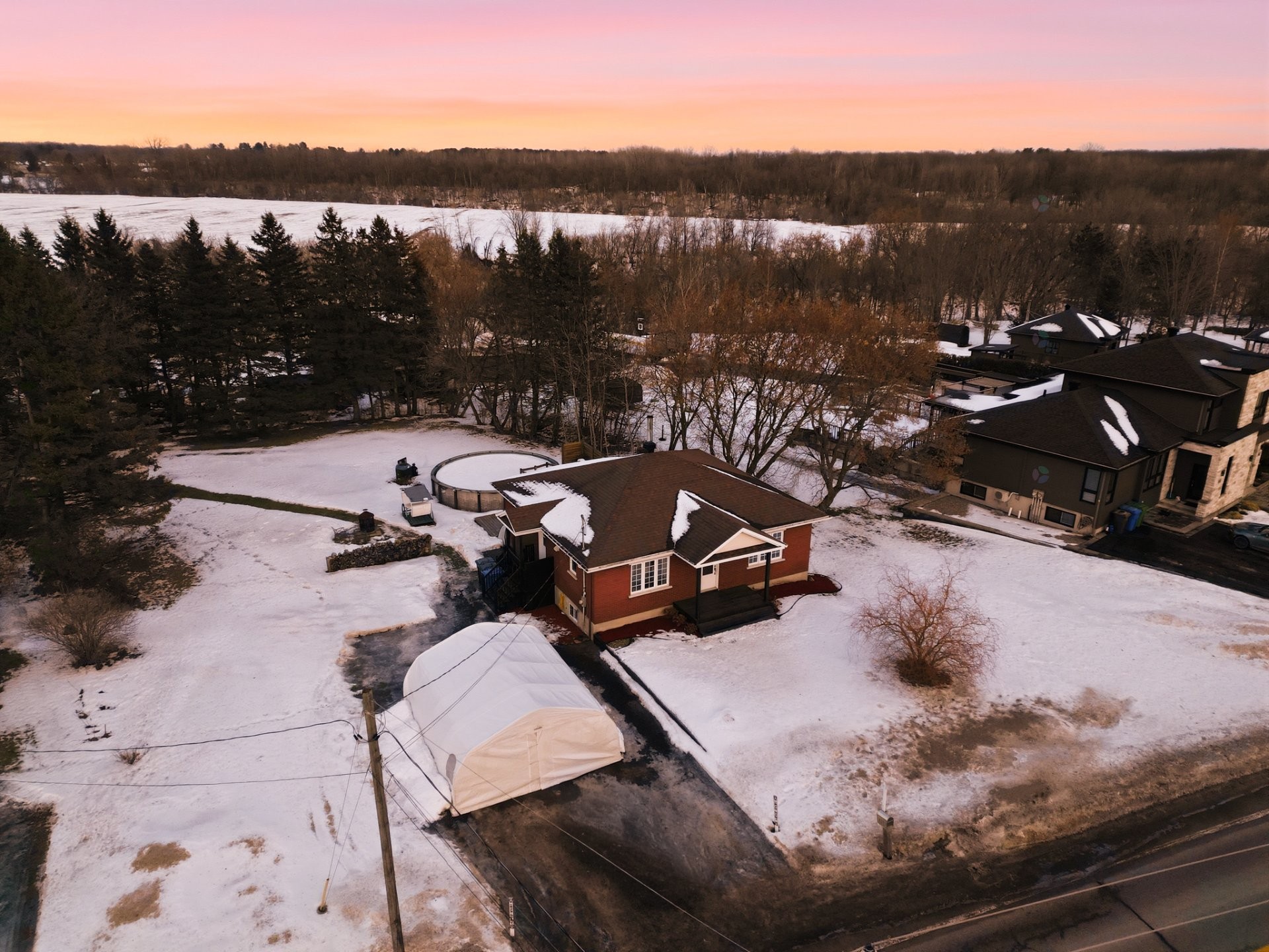 









875


Rg de l'Achigan

,
L'Assomption,




QC
J5W3N3

