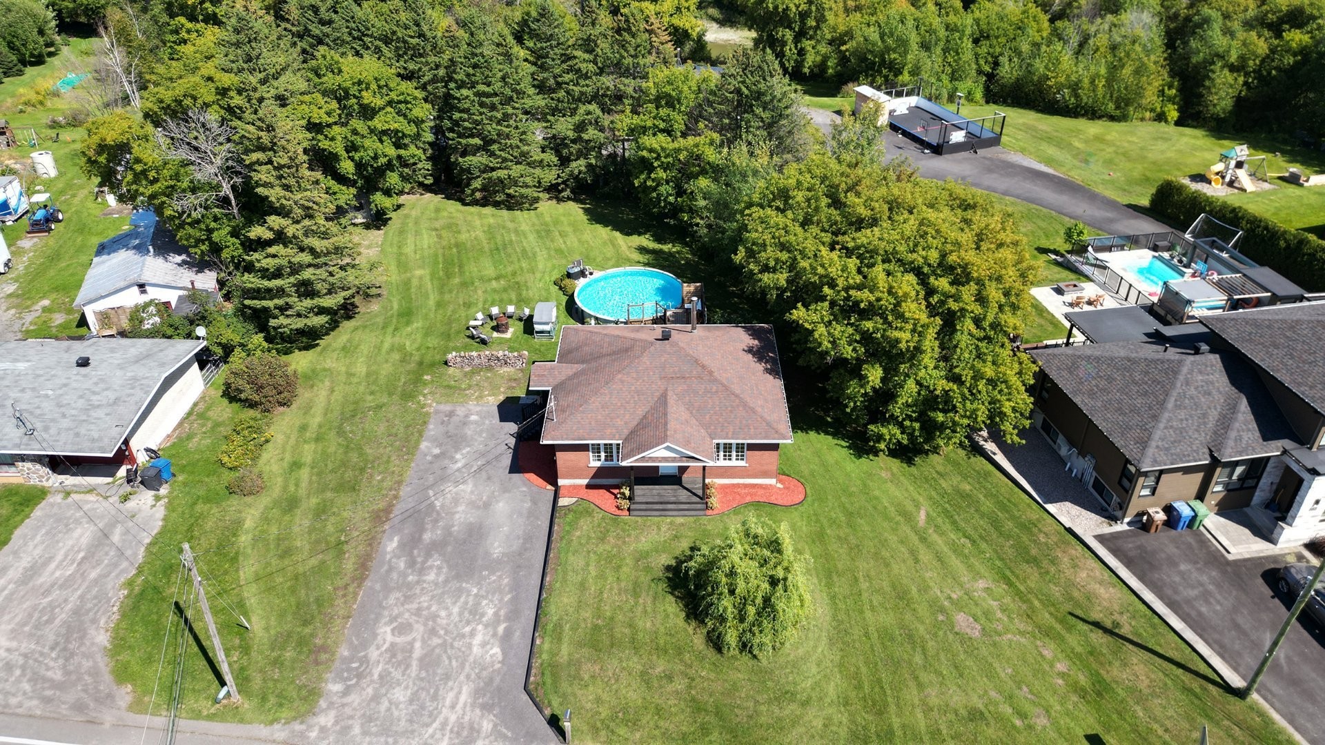 









875


Rg de l'Achigan

,
L'Assomption,




QC
J5W3N3

