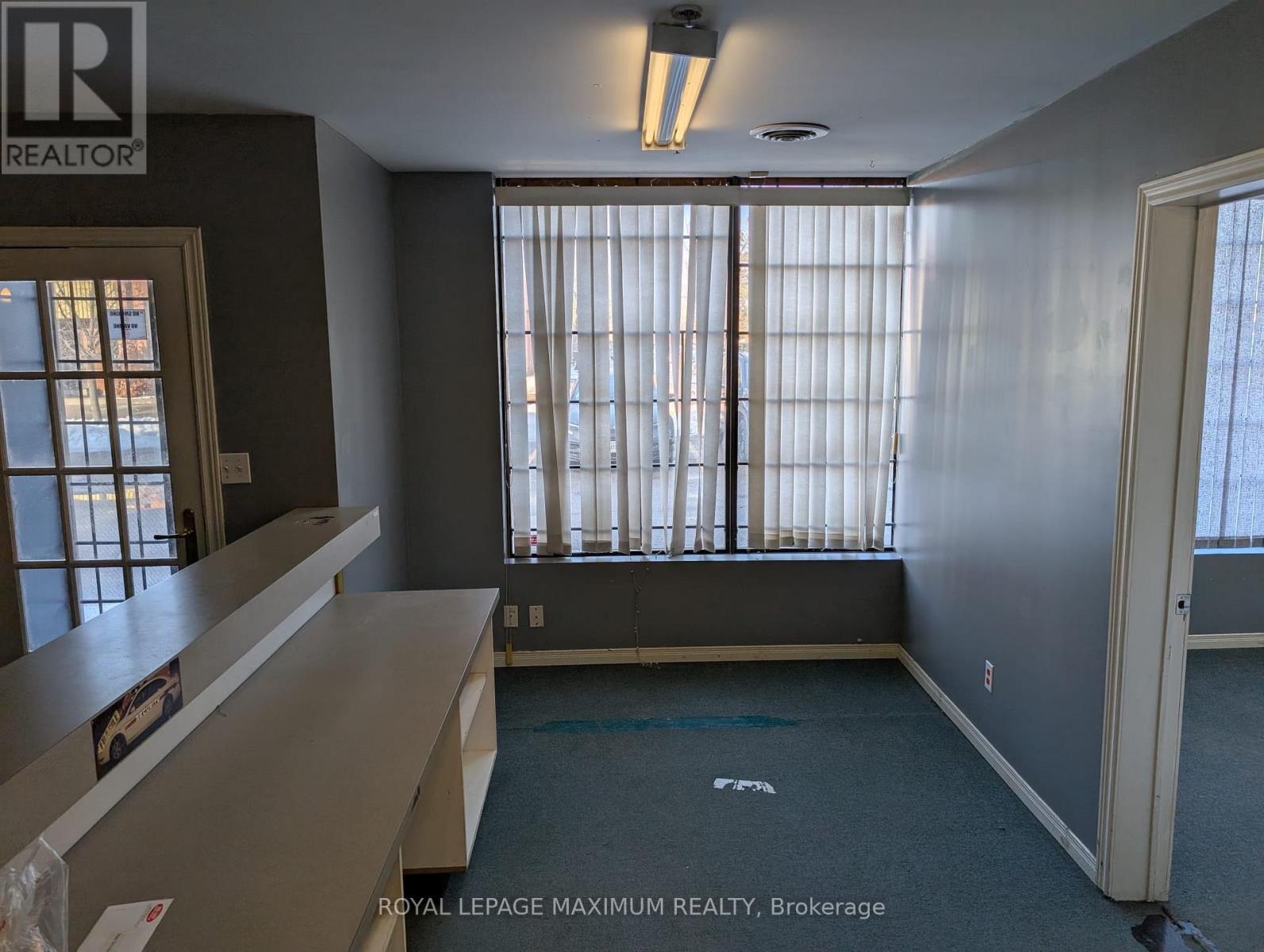 












5 - 644 MILLWAY AVENUE

,
Vaughan,




Ontario
L4K4H4

