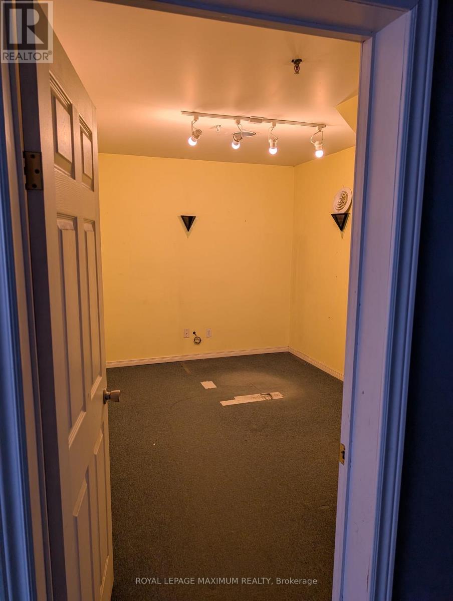 












5 - 644 MILLWAY AVENUE

,
Vaughan,




Ontario
L4K4H4

