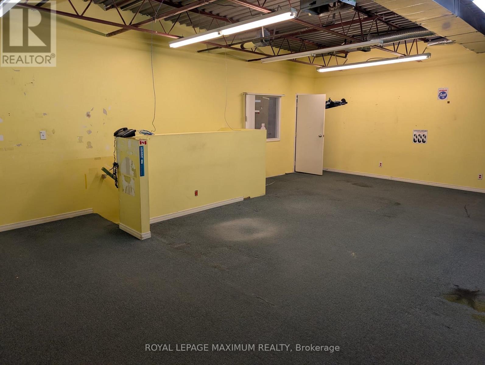 












5 - 644 MILLWAY AVENUE

,
Vaughan,




Ontario
L4K4H4

