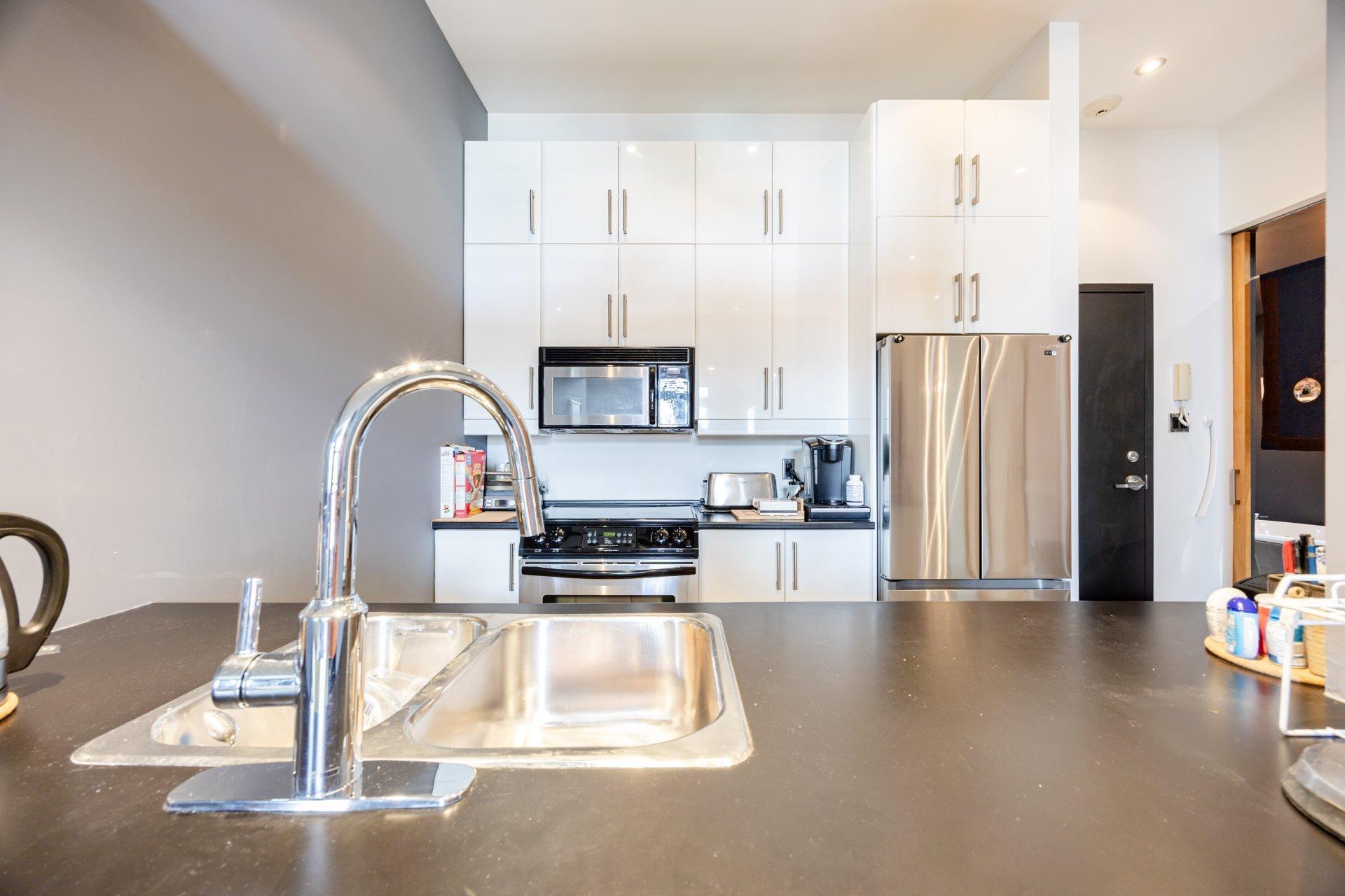 









2321


Av. des Érables

, 301,
Montréal (Ville-Marie),




QC
H2K3V4

