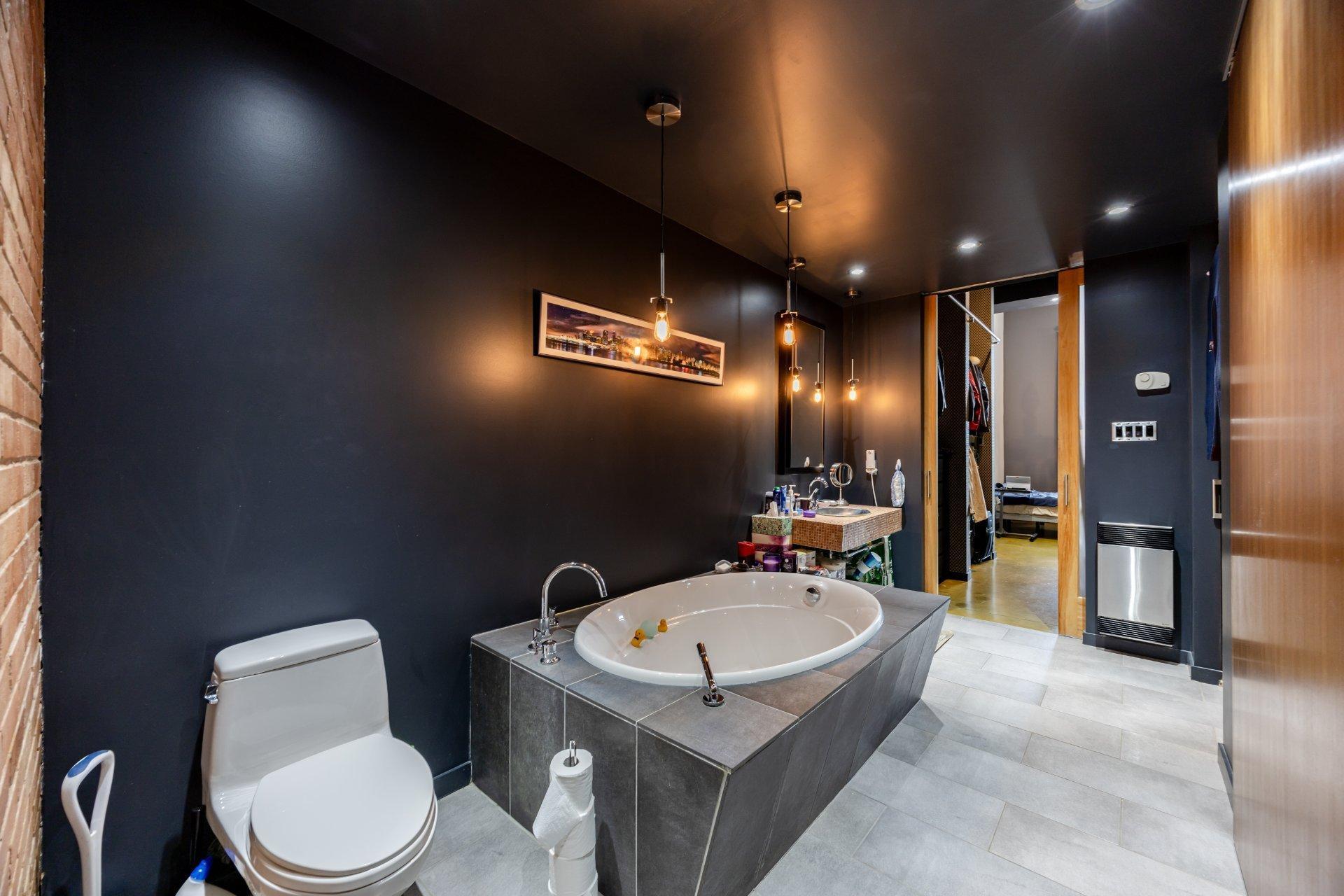 









2321


Av. des Érables

, 301,
Montréal (Ville-Marie),




QC
H2K3V4

