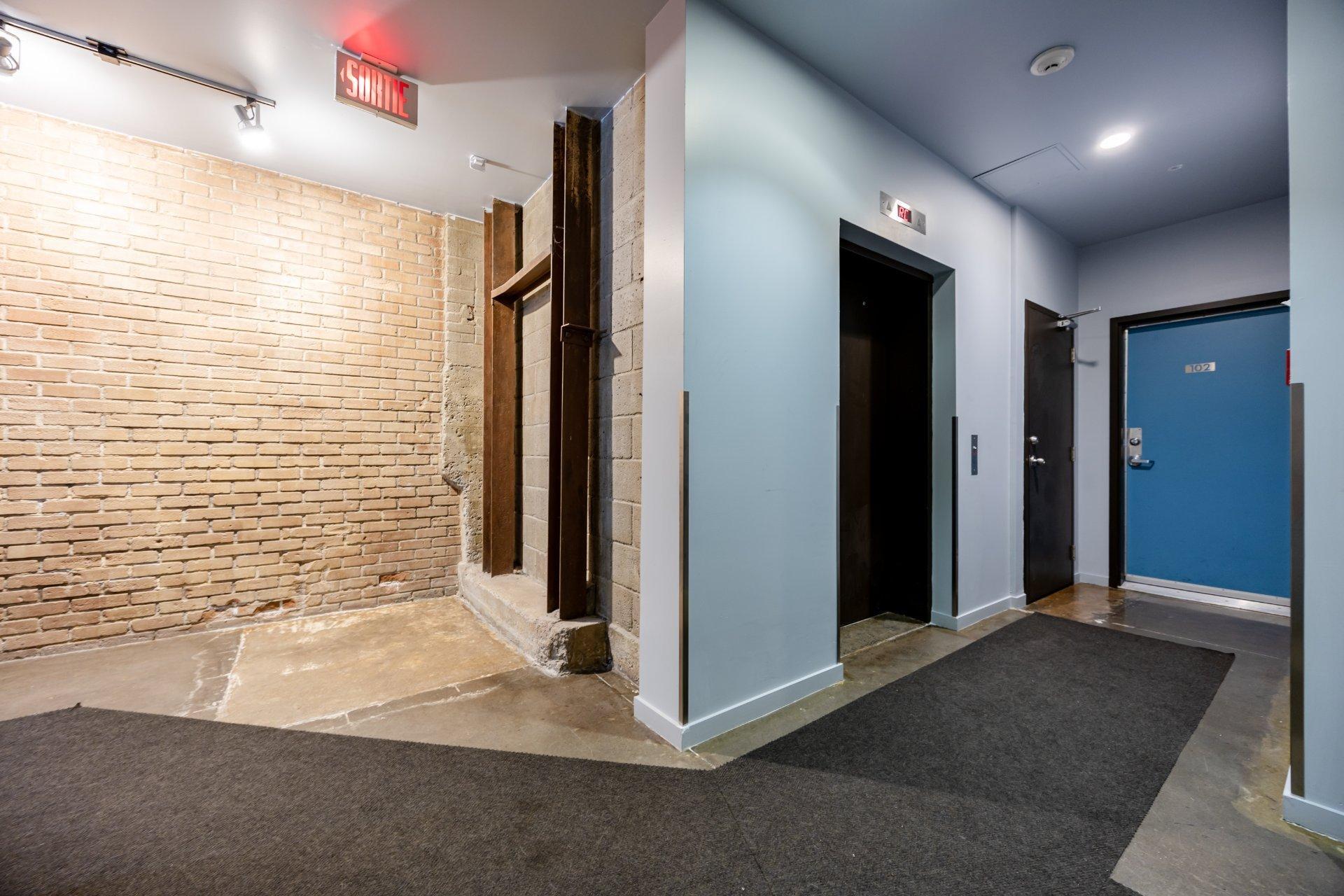 









2321


Av. des Érables

, 301,
Montréal (Ville-Marie),




QC
H2K3V4

