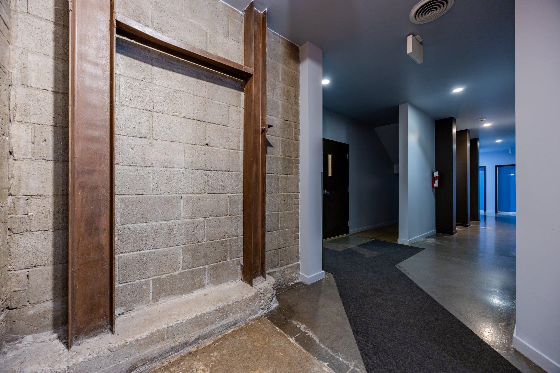 









2321


Av. des Érables

, 301,
Montréal (Ville-Marie),




QC
H2K3V4

