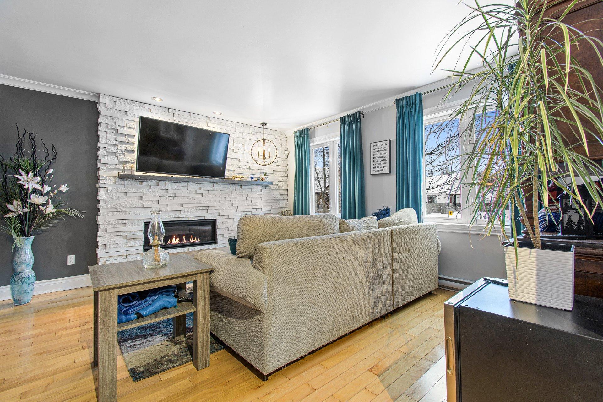 









17

 - 17A


Place du Clos

,
Lachute,




QC
J8H0J3

