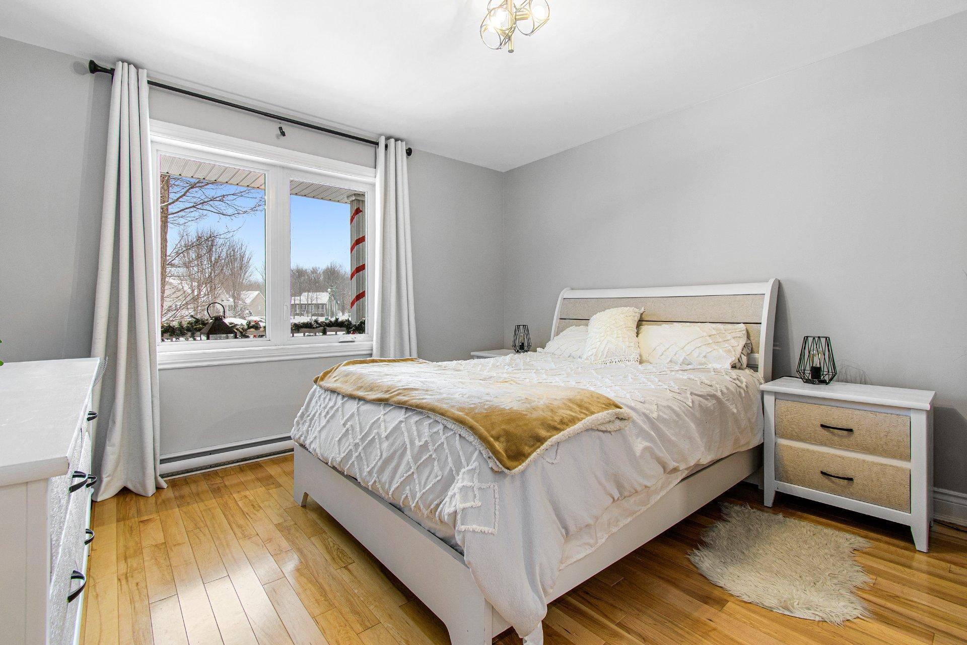 









17

 - 17A


Place du Clos

,
Lachute,




QC
J8H0J3

