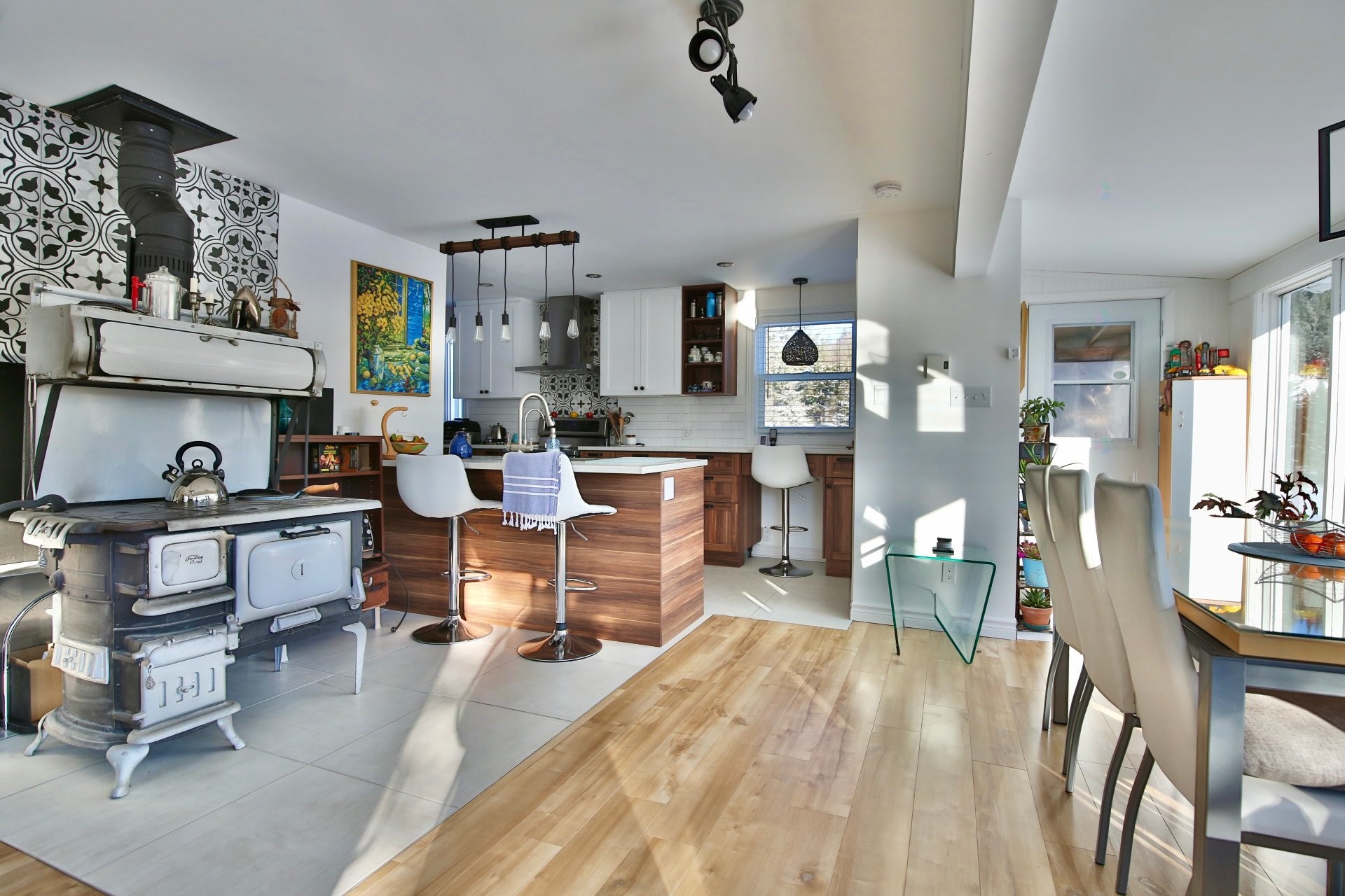 









322


Ch. Tawachiche E.

,
Lac-aux-Sables,




QC
G0X1M0

