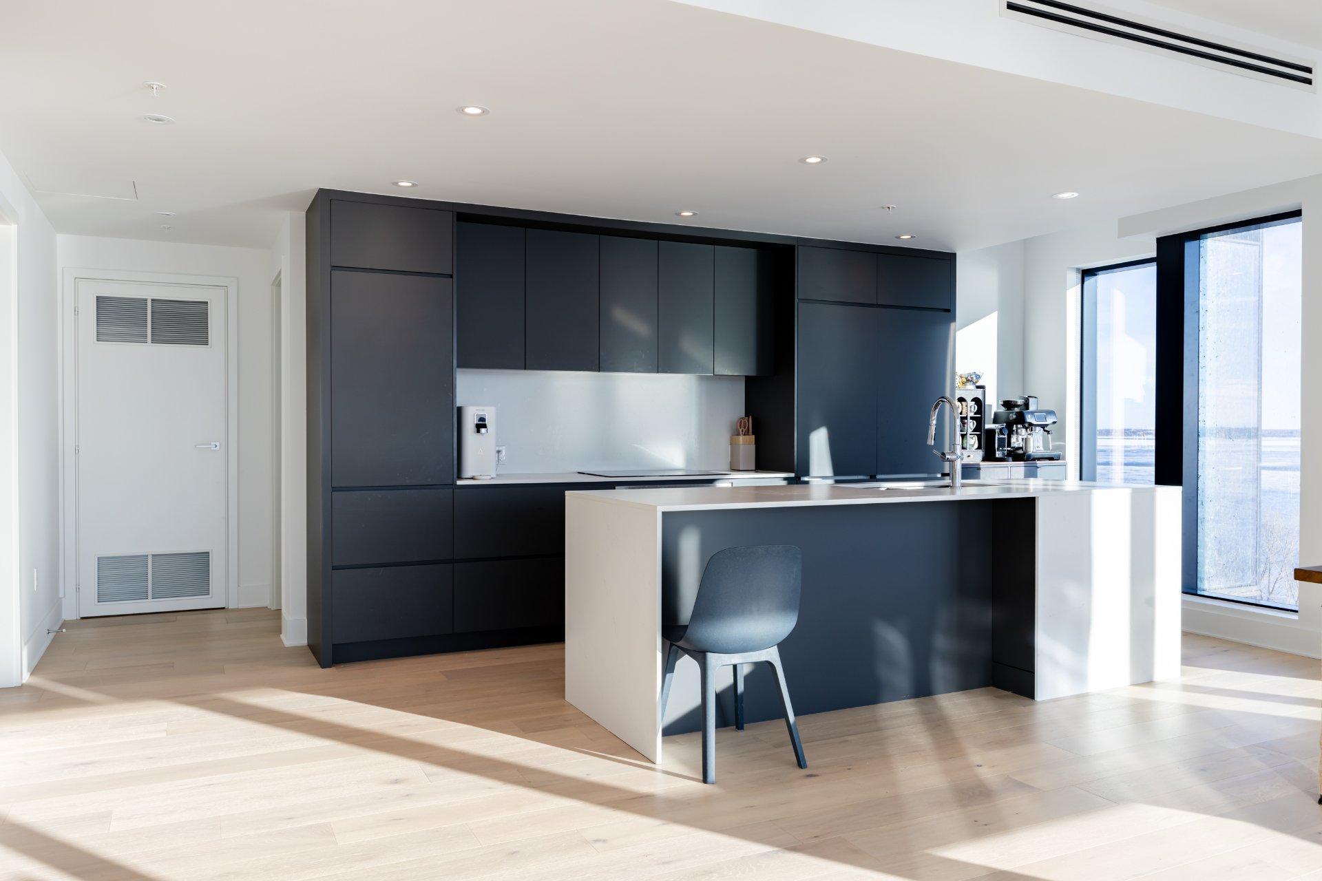 









1000


Rue André-Prévost

, 1005,
Montréal (Verdun/Île-des-Soeurs),




QC
H3E0G2

