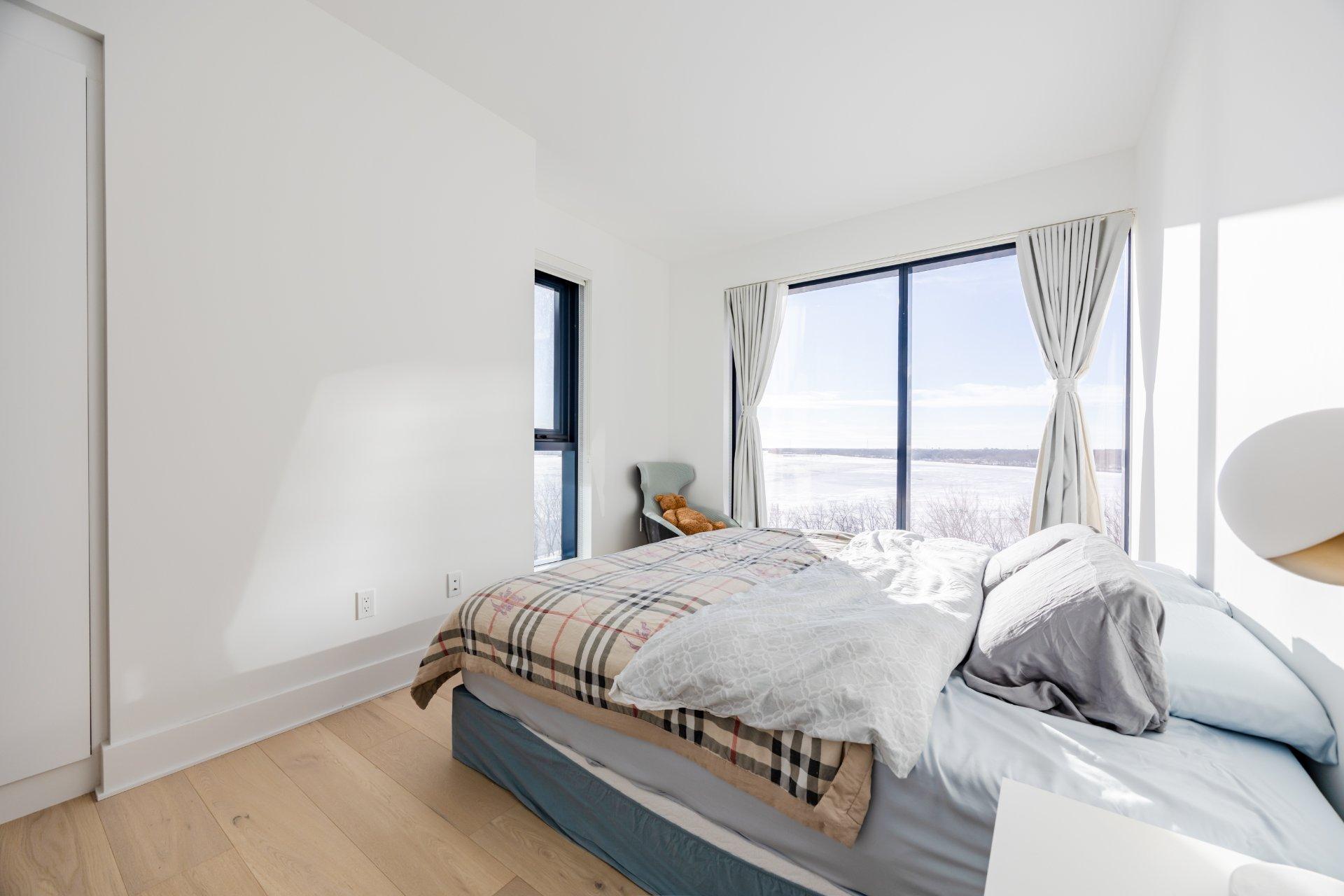 









1000


Rue André-Prévost

, 1005,
Montréal (Verdun/Île-des-Soeurs),




QC
H3E0G2

