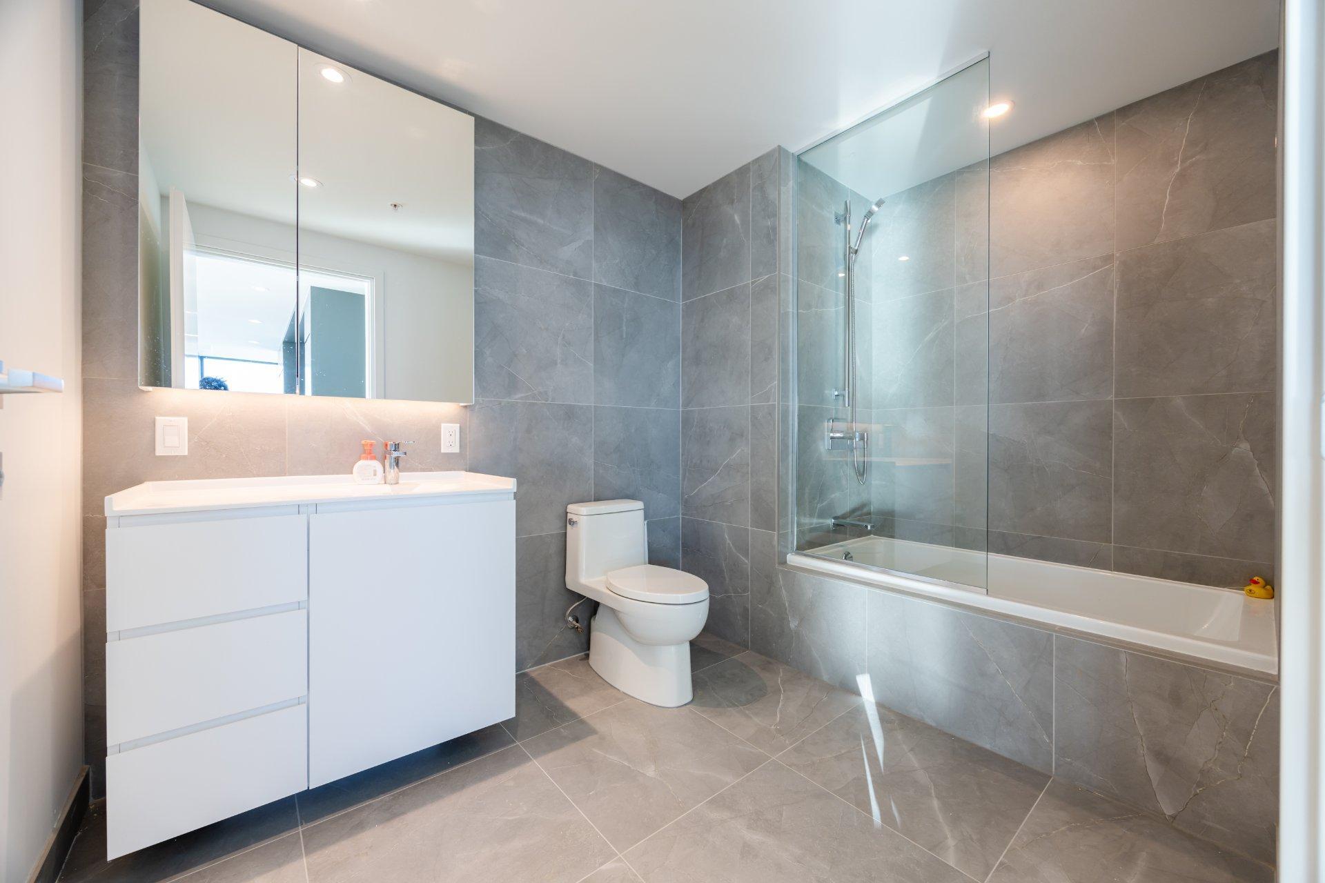 









1000


Rue André-Prévost

, 1005,
Montréal (Verdun/Île-des-Soeurs),




QC
H3E0G2

