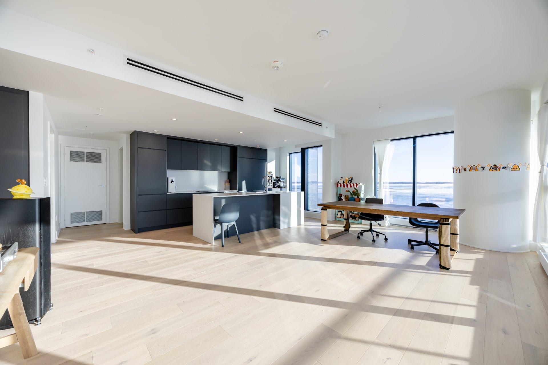 









1000


Rue André-Prévost

, 1005,
Montréal (Verdun/Île-des-Soeurs),




QC
H3E0G2

