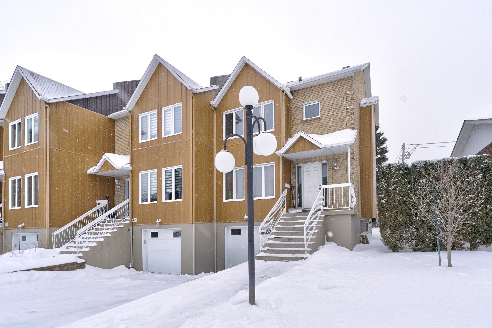 









2647


Rue Neuville

,
Brossard,




QC
J4Y1E9

