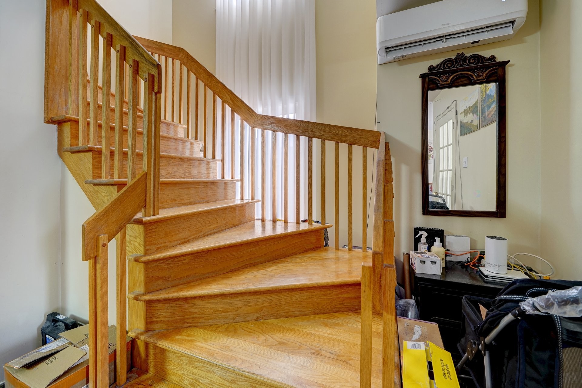 









2647


Rue Neuville

,
Brossard,




QC
J4Y1E9

