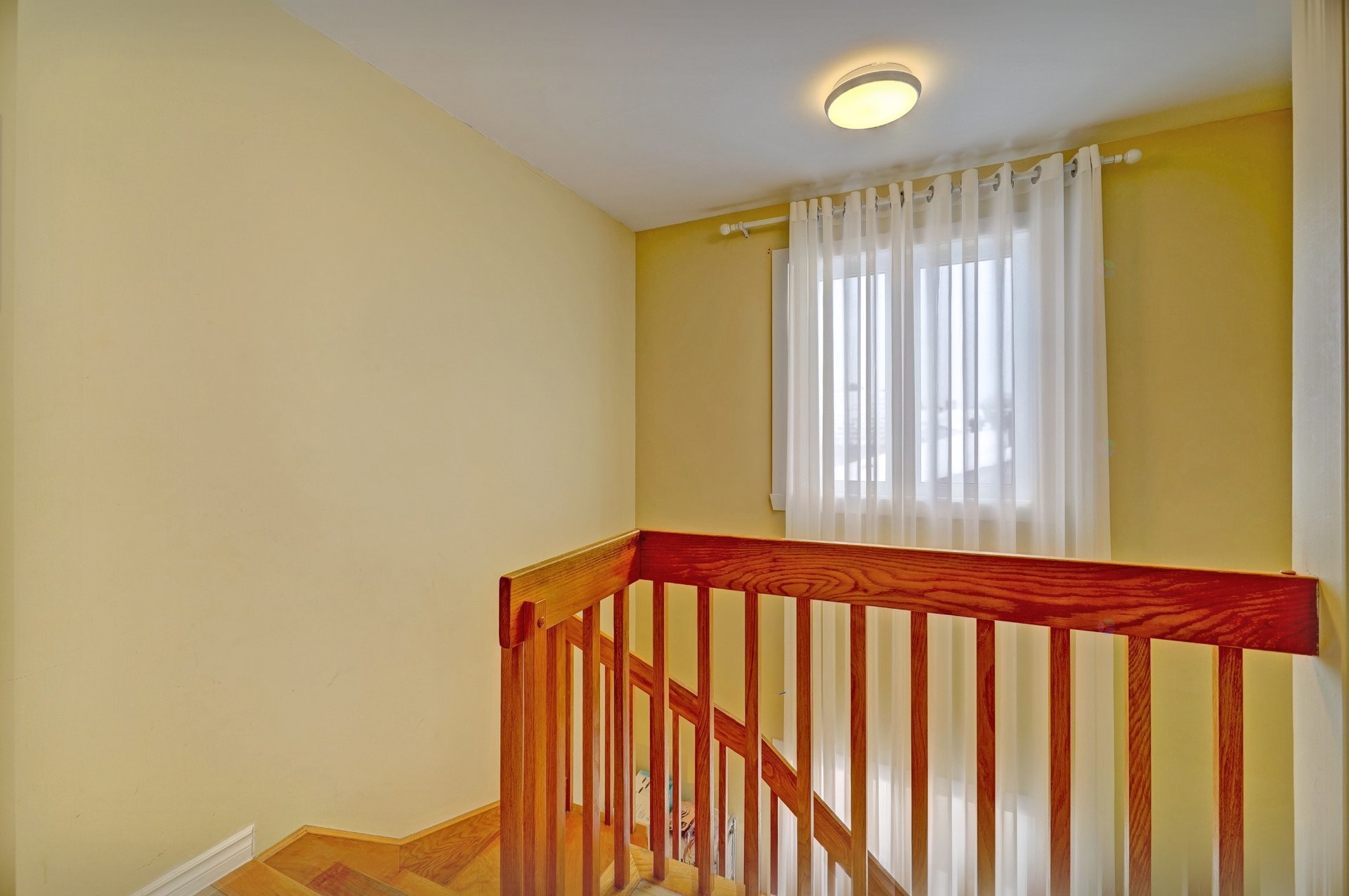 









2647


Rue Neuville

,
Brossard,




QC
J4Y1E9

