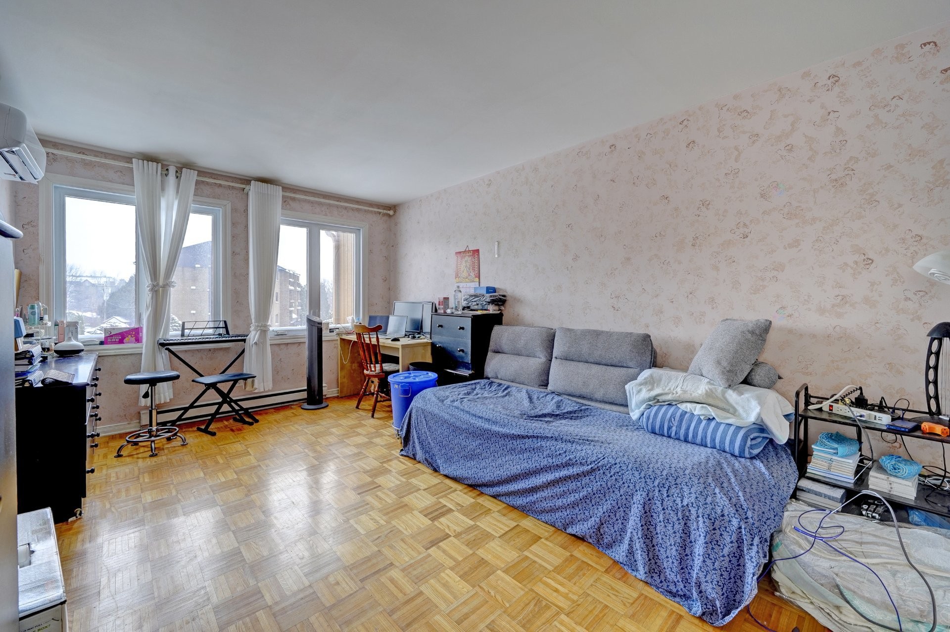 









2647


Rue Neuville

,
Brossard,




QC
J4Y1E9

