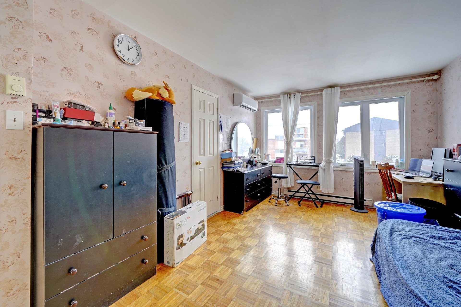 









2647


Rue Neuville

,
Brossard,




QC
J4Y1E9

