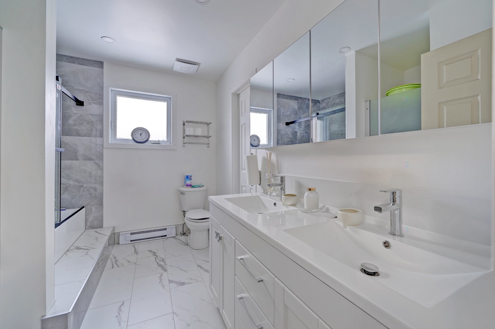 









2647


Rue Neuville

,
Brossard,




QC
J4Y1E9

