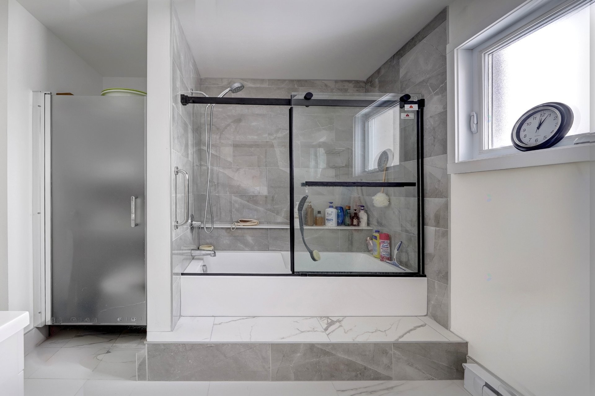 









2647


Rue Neuville

,
Brossard,




QC
J4Y1E9

