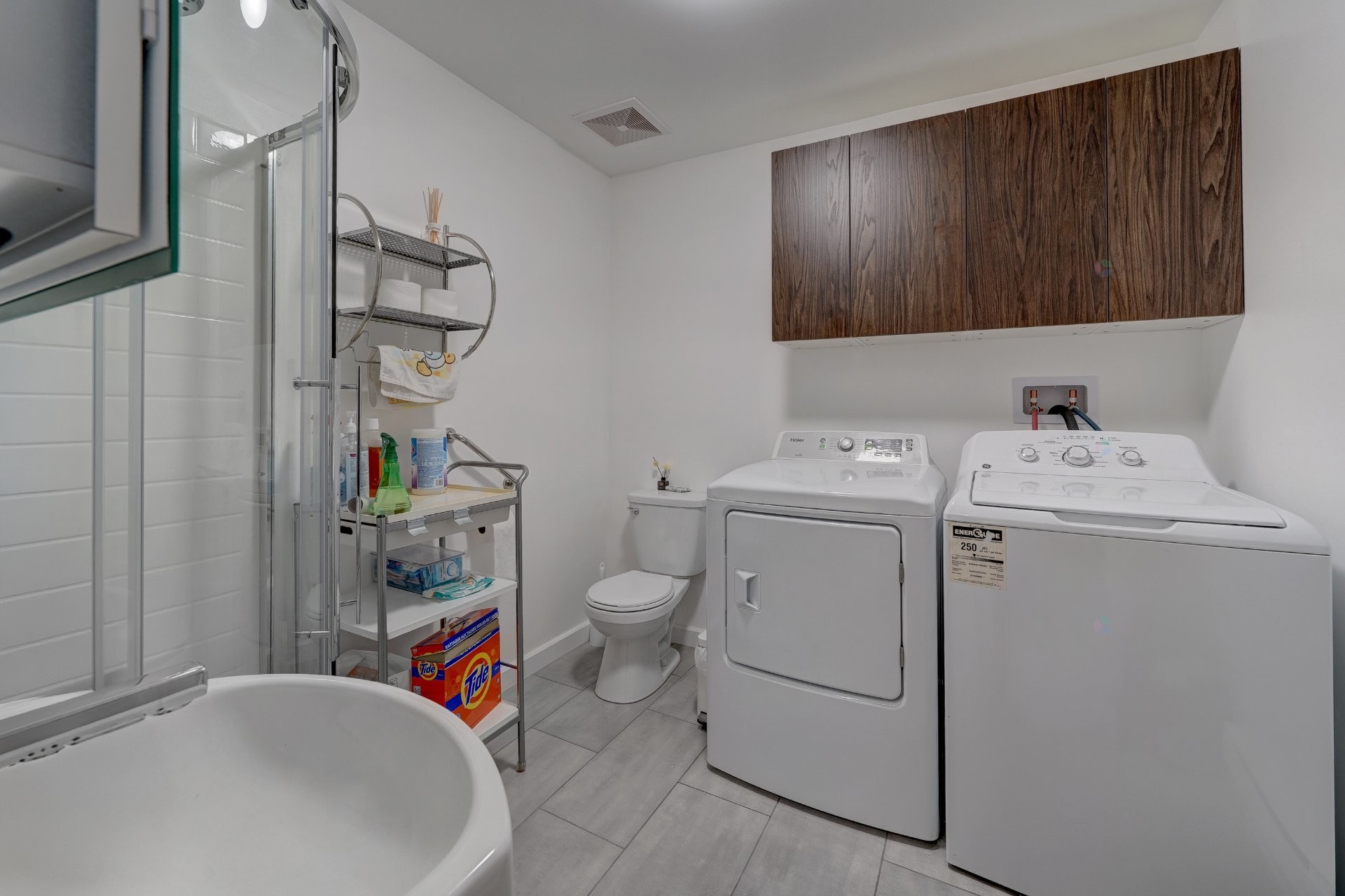 









2647


Rue Neuville

,
Brossard,




QC
J4Y1E9

