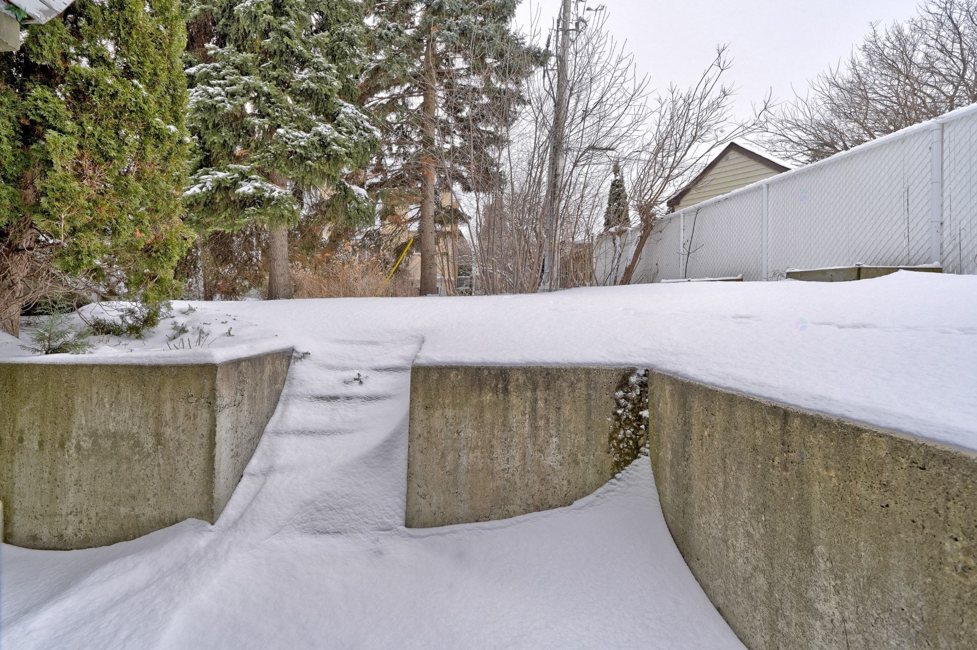 









2647


Rue Neuville

,
Brossard,




QC
J4Y1E9

