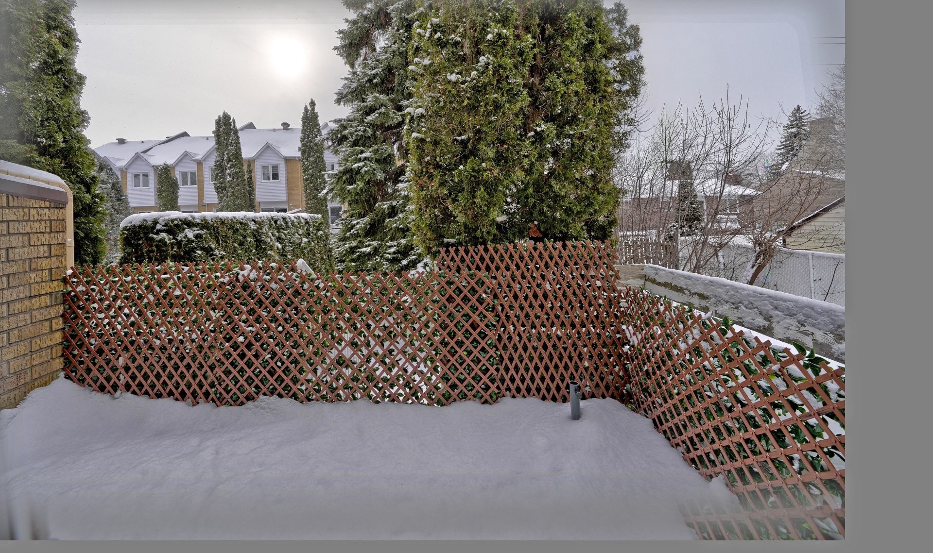 









2647


Rue Neuville

,
Brossard,




QC
J4Y1E9

