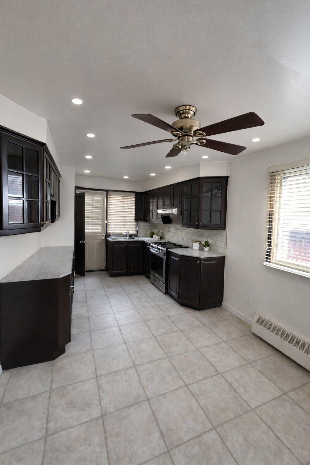 









7415


Av. Bloomfield

, 3,
Montréal (Villeray/Saint-Michel/Parc-Extension),




QC
H3N2H2

