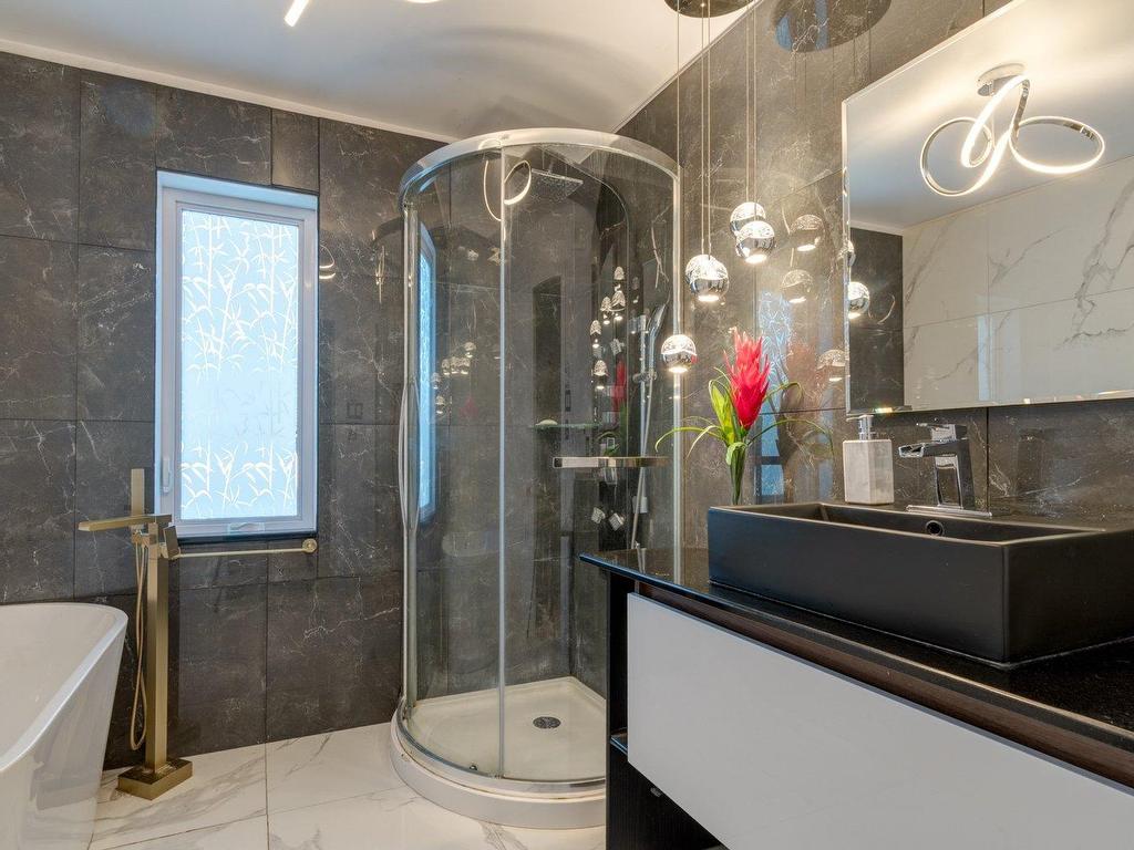 









1037


Rue Paul

,
Saint-Amable,




QC
J0L1N0

