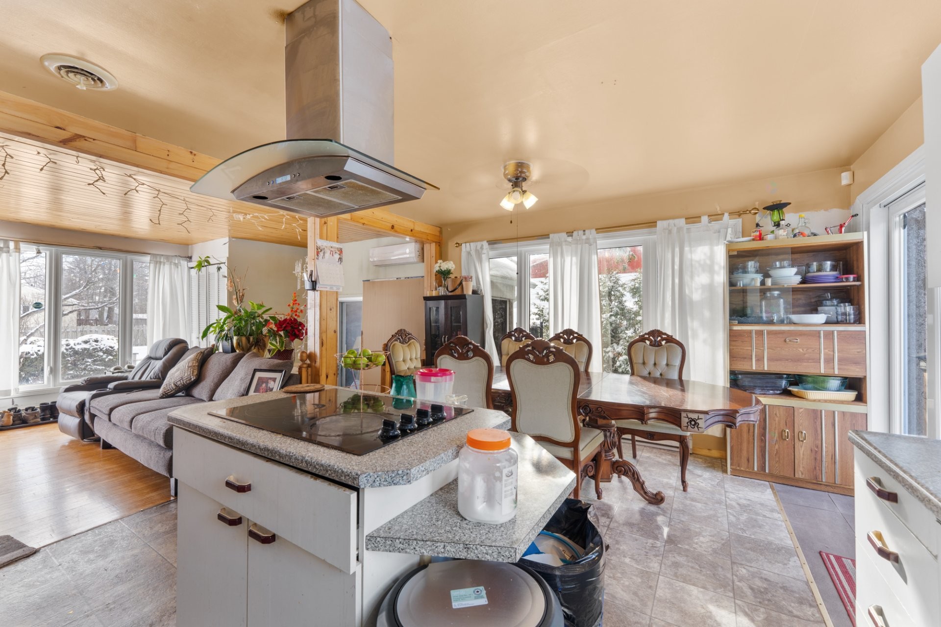 









7


35e Avenue E.

,
Blainville,




QC
J7C1J5

