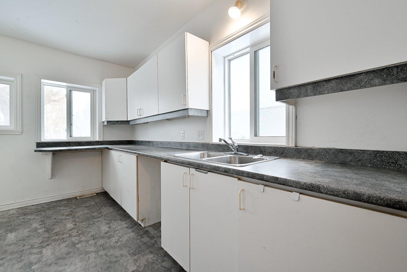 









27


Rue Allan

,
Longueuil (Greenfield Park),




QC
J4V2W5

