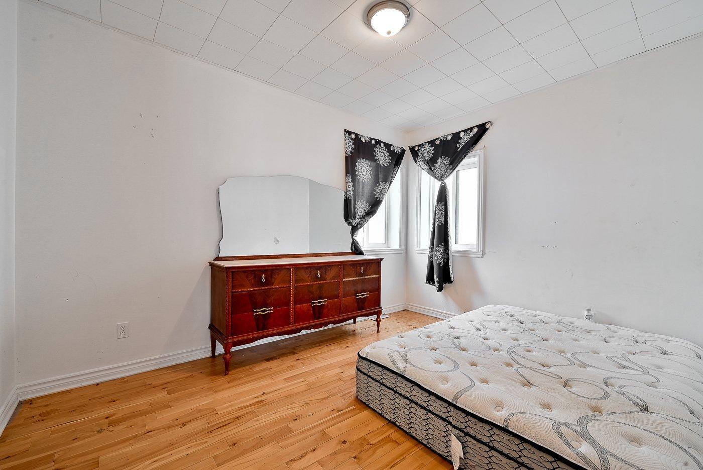 









27


Rue Allan

,
Longueuil (Greenfield Park),




QC
J4V2W5

