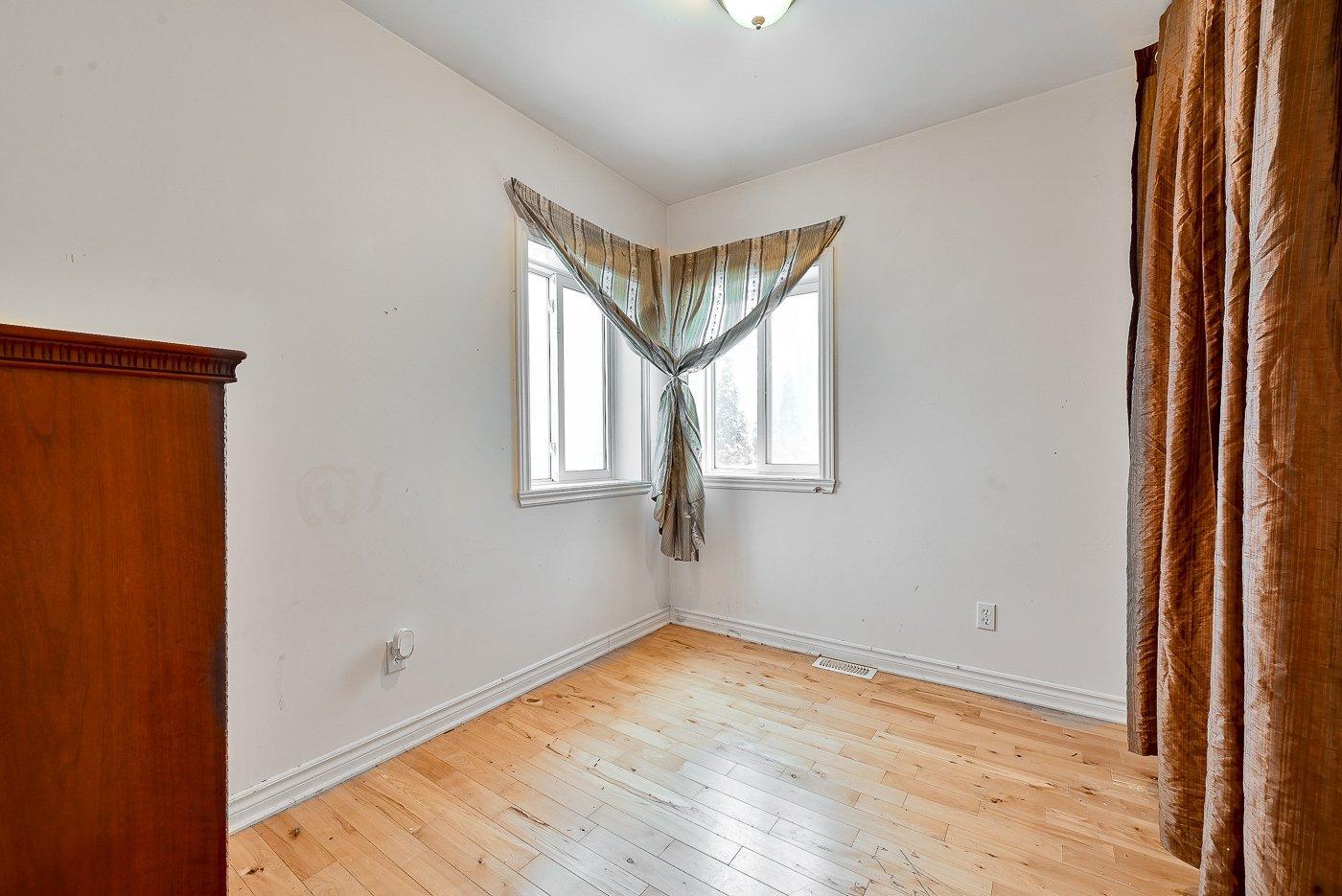 









27


Rue Allan

,
Longueuil (Greenfield Park),




QC
J4V2W5

