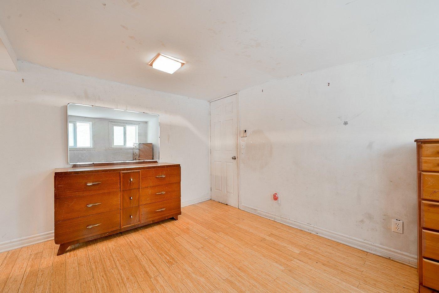 









27


Rue Allan

,
Longueuil (Greenfield Park),




QC
J4V2W5

