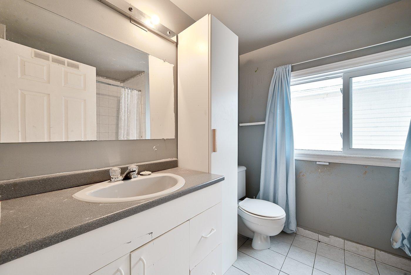 









27


Rue Allan

,
Longueuil (Greenfield Park),




QC
J4V2W5

