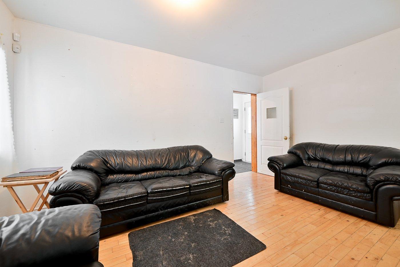 









27


Rue Allan

,
Longueuil (Greenfield Park),




QC
J4V2W5

