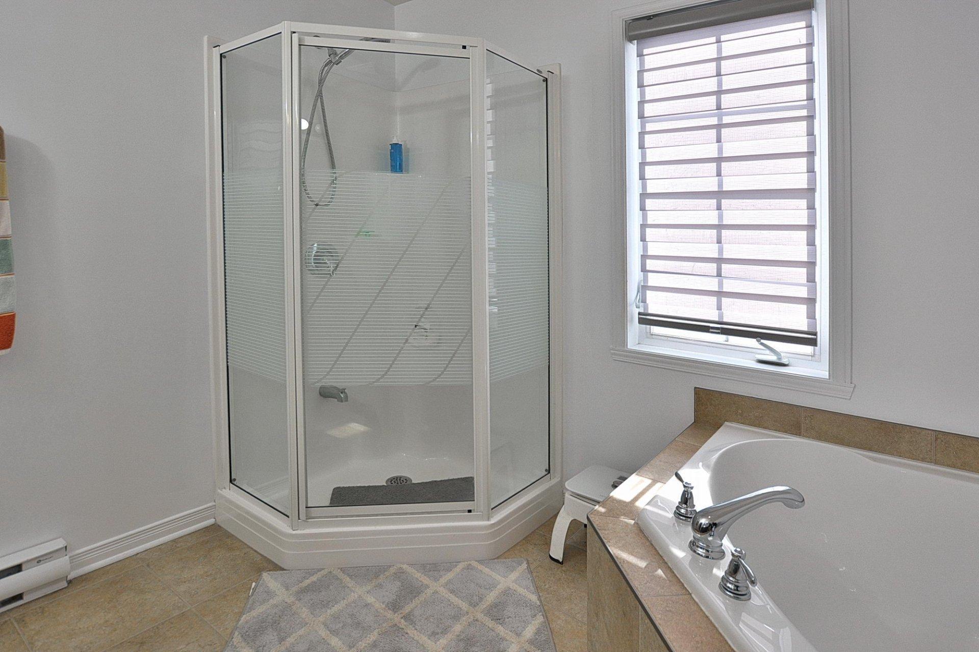 









150


Rue Bellini

,
Vaudreuil-Dorion,




QC
J7V0M7

